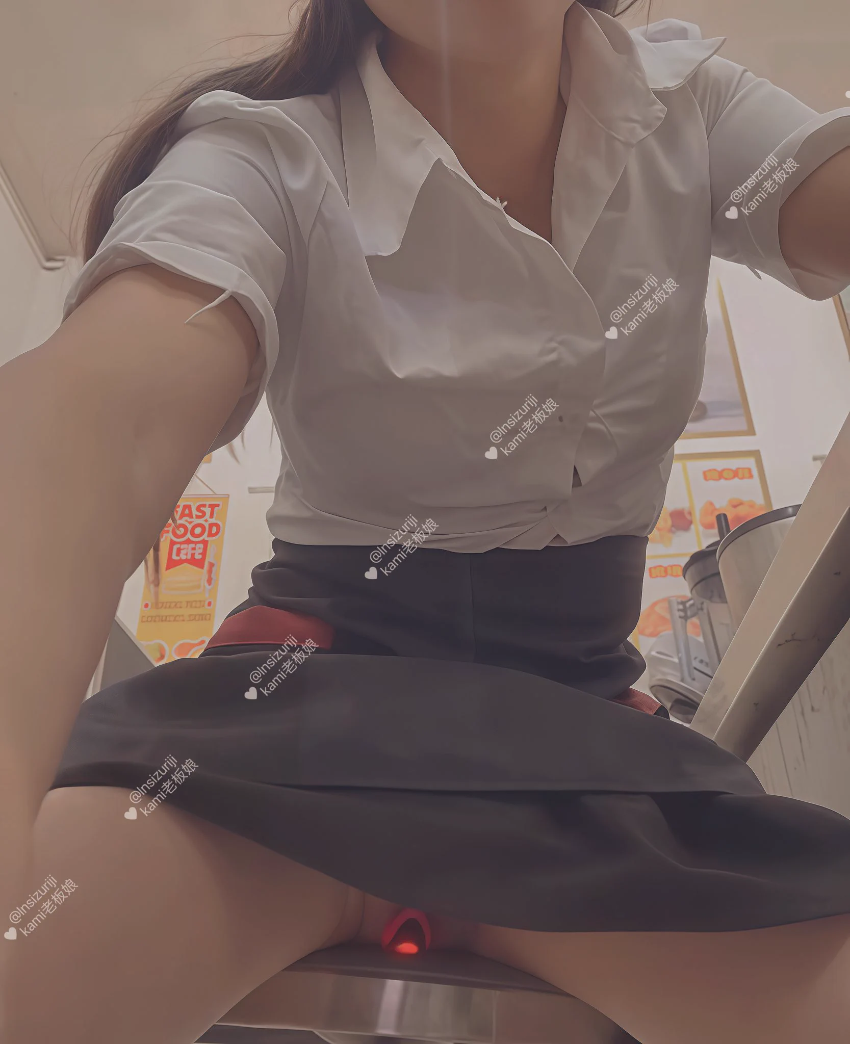 店里有监控，害怕男老板某天突然查看但主人不管，让任务继续并说如果某天被他看到他若对我有兴趣想要干我的话我还不可以反抗……最后让我脱掉裙子无内丝袜在店里自慰给他观赏我特别怕店里突然来客人…看到我这羞耻的模样…#户外露出 #反差人妻 @fulishequ@fuligc @youluo09@xiaolin_577 https://t.co/asjJUbwt8V