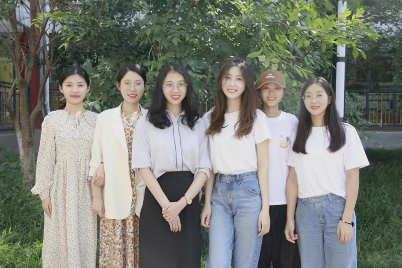 问： 图片里几个人？ https://t.co/oqbu8xQe0v