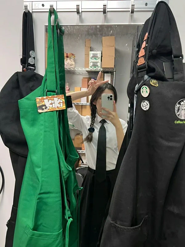 以前拍的，当时处女膜还没破，好看吗？想不想舔舔，私信报名 https://t.co/zf9osIyQpq