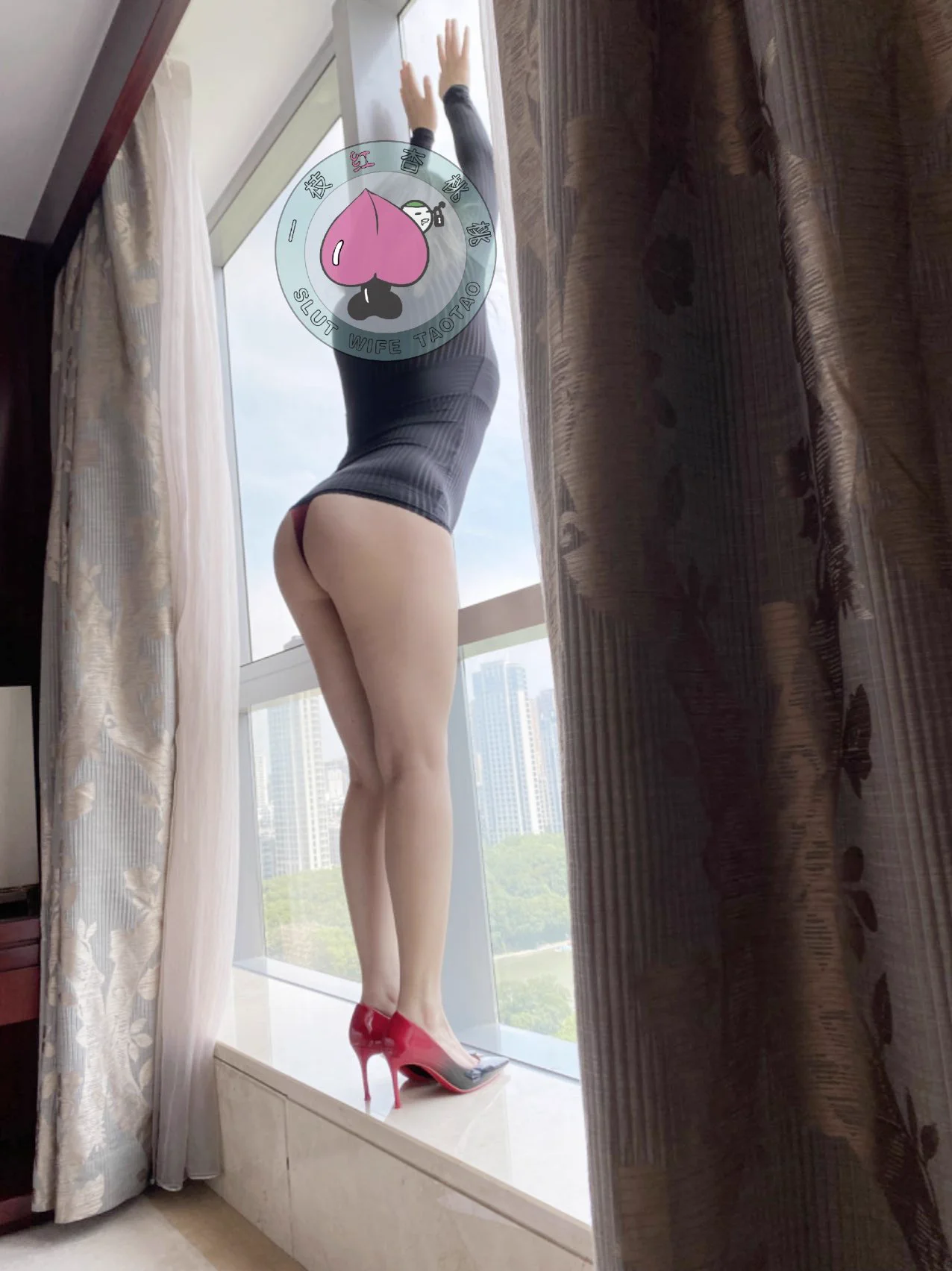 😏老公，今天人家很忙哦，“摄影师”的镜头又长又大，还会找位置，一下子就。。。。 https://t.co/fOQaYVIXyv