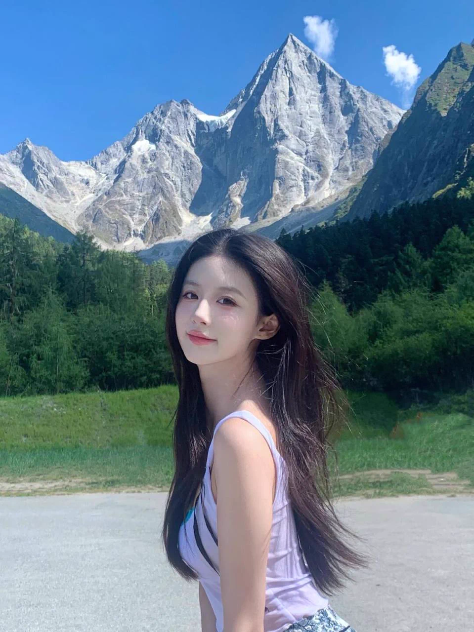 #上海 W元気美女  初恋のように感じる.• 高级脸  清甜 纯欲 皮肤雪白• 洋气  气质谈吐俱佳  双商在线• (01年)   175 D 48KG  • 12年舞蹈功底 ins博主 W⬆️• 低素质勿扰. tg: https://t.co/FryxfoJ4UQ电报群:  https://t.co/E5WOqrgrBE https://t.co/L9DzWRQTHu