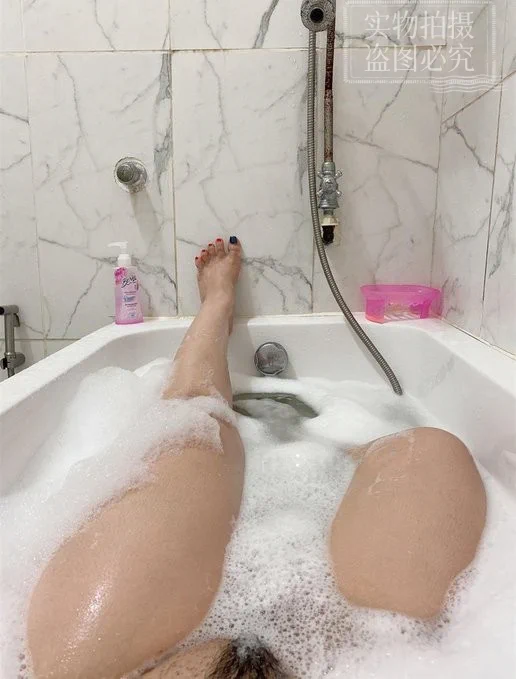 警员的生活枯燥无味，手里没权，卡里没钱，上班还要看脸色.还好我是女人，同事也都在装君子，才没有太为难..就是现实中装的太累..明明是个色女，确很难找到人发泄，来推就是为了释放欲望，你们别让我失望.. https://t.co/Zolrb18zqY