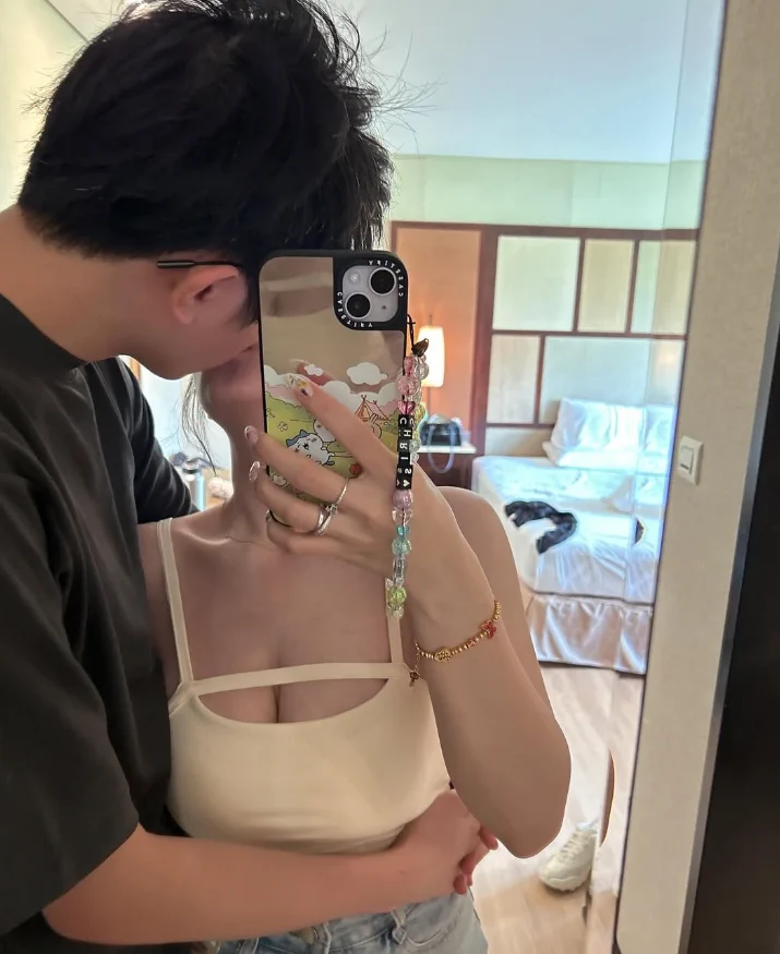 男友說如果有遇到喜歡又覺得好用的 就可以留著當固炮 但我太挑ㄌ 從以前到現在幾乎沒遇過會上癮的 除了男友🥺每次約完單男都跟男友說沒爽到 只有被戳ㄉ感覺 什麼時候才能再找到跟男友一樣的 🫠然後一起玩😝 https://t.co/YyCiFGutri