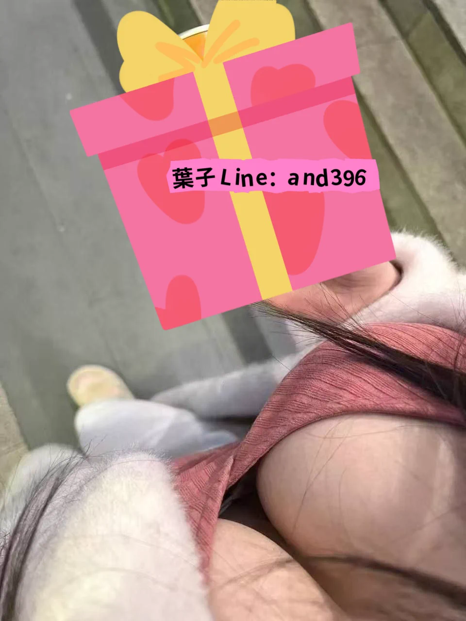 手上拿了想送給你的禮物 你猜是什麽 https://t.co/yKZf9iUSWQ