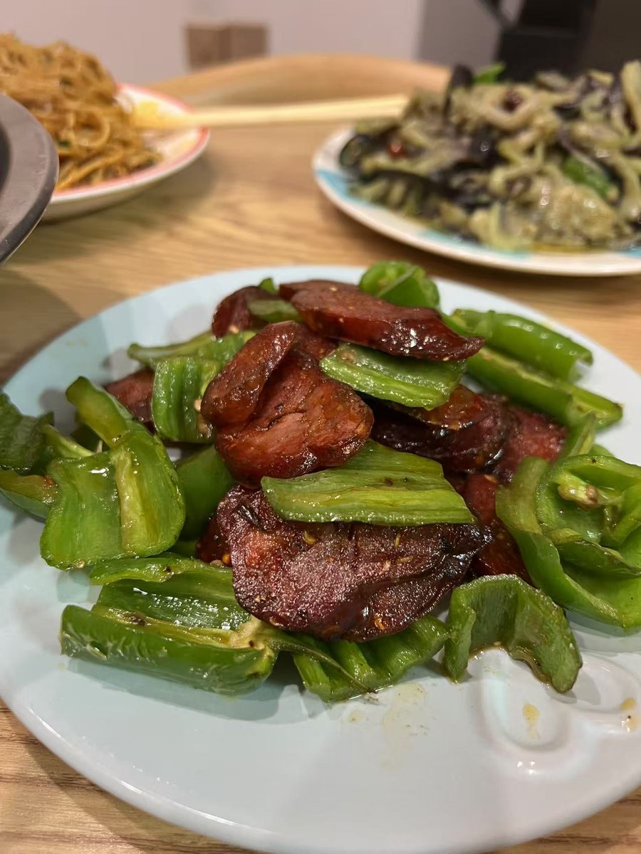 煮的饭每次两个人都吃不完
再来个人应该刚刚好 😳😳😳
然后不得不夸夸这个香肠
真的好吃😋
幸福。😍 https://t.co/GHzEwAoIAS