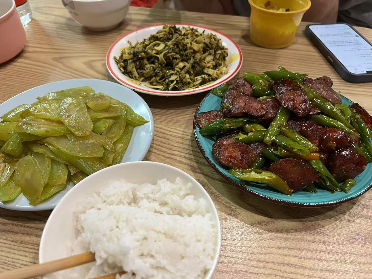 煮的饭每次两个人都吃不完
再来个人应该刚刚好 😳😳😳
然后不得不夸夸这个香肠
真的好吃😋
幸福。😍 https://t.co/GHzEwAoIAS