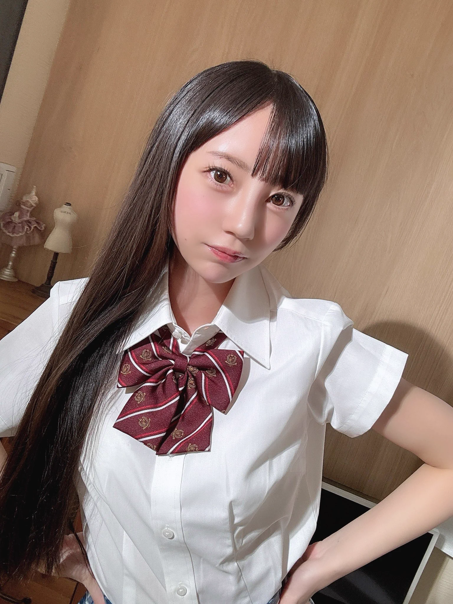 新作みあちゃんまた制服着てるね🥹笑 https://t.co/iq79TdhS5l