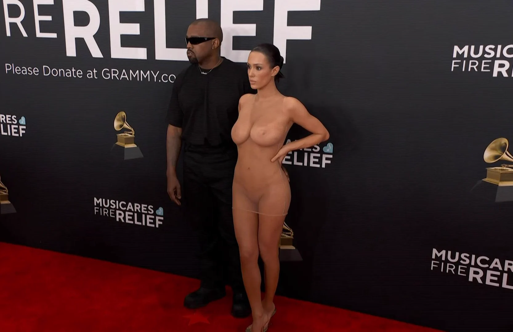 definitivamente deja mucho que desear esta sociedad llena de depravados wokistas, Bianca Censori en los Grammys.. https://t.co/LILPDTDMki