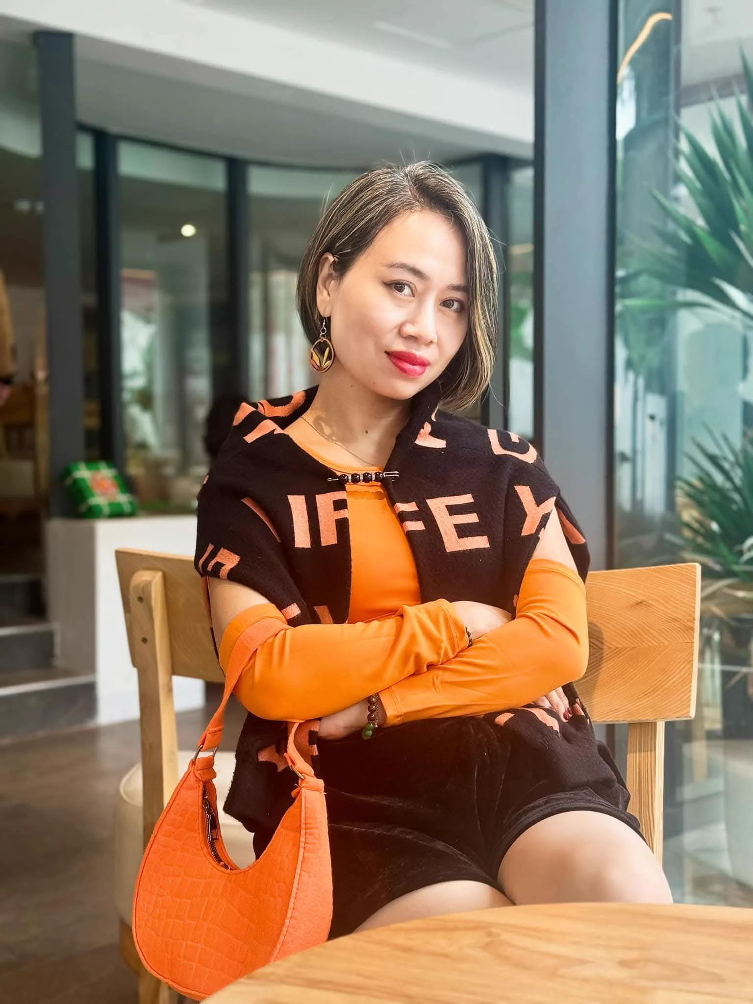 越南河内41岁风采依旧的秋水姐 https://t.co/AL4YIjHvB4