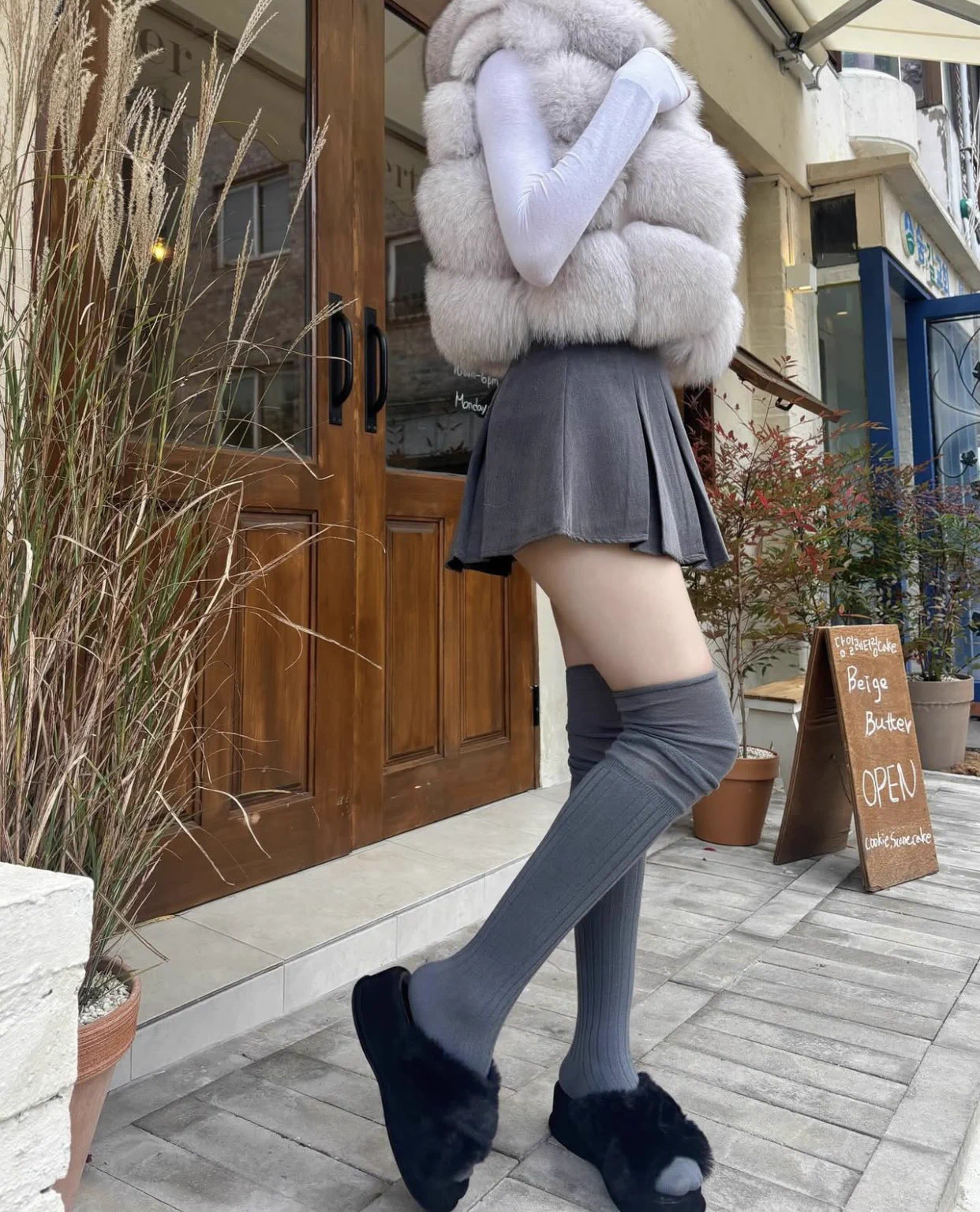 今天有人问我 短裙穿不穿内裤当然不穿了啊 为什么要穿 倒不是因为骚因为 自在舒服哈哈哈哈哈#母狗 https://t.co/WjZY1ucMZx