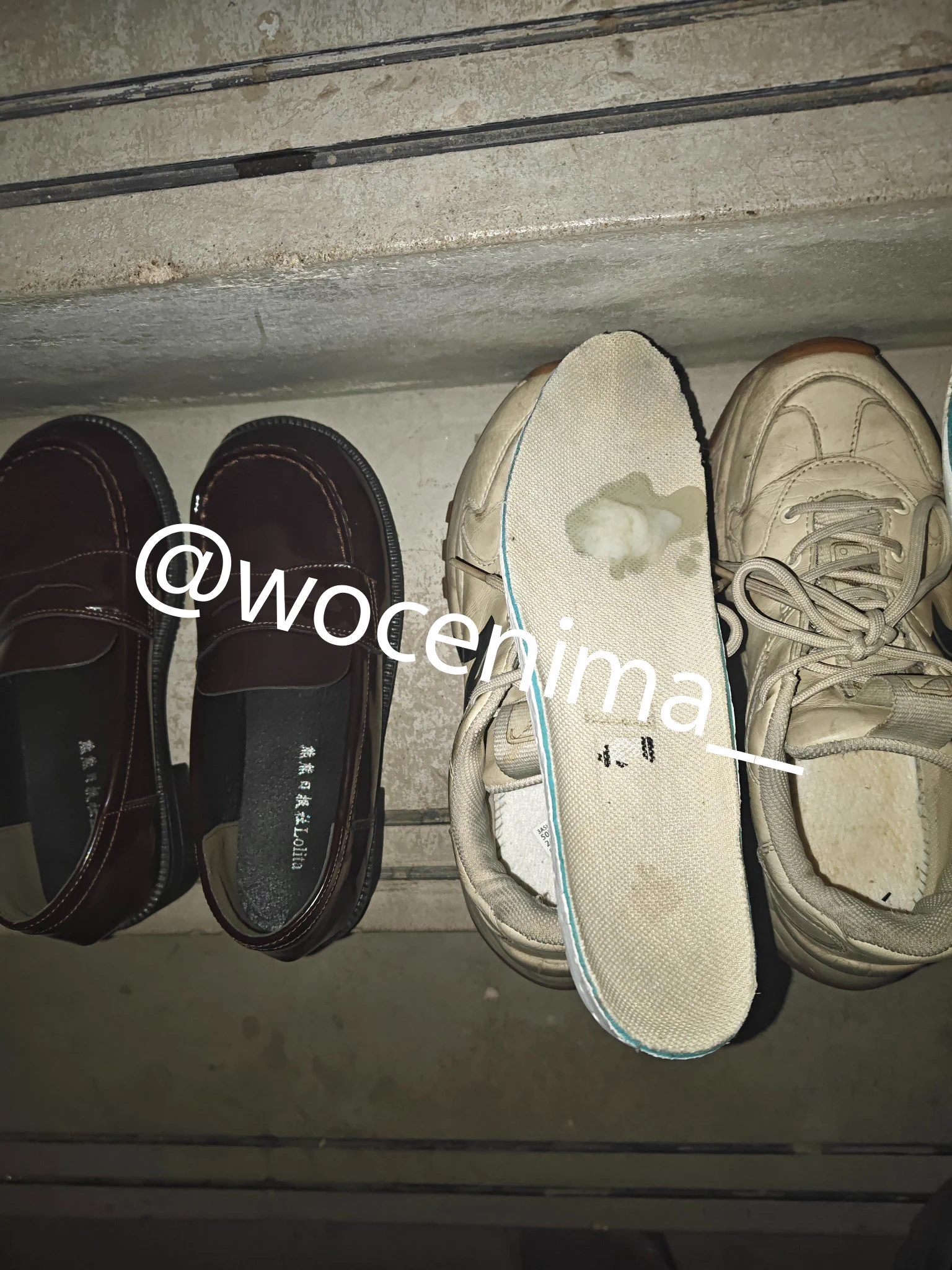 99年的姐姐和刚上大学的妹妹 姐妹花的鞋已成为我的精盆 里面都是我的痕迹 更多细节加tg群可见 #扫楼 #打胶 #扫楼打胶 #玩鞋 https://t.co/8SDbDktj69