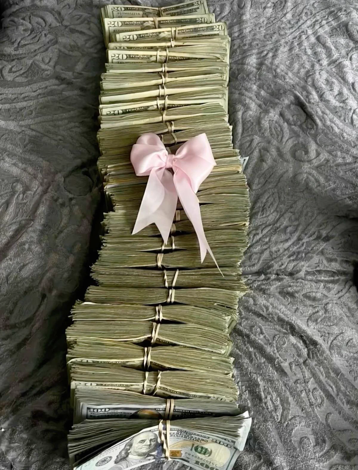 manifesting everyone who sees this receives a stack like this https://t.co/yXjqeOIRMk