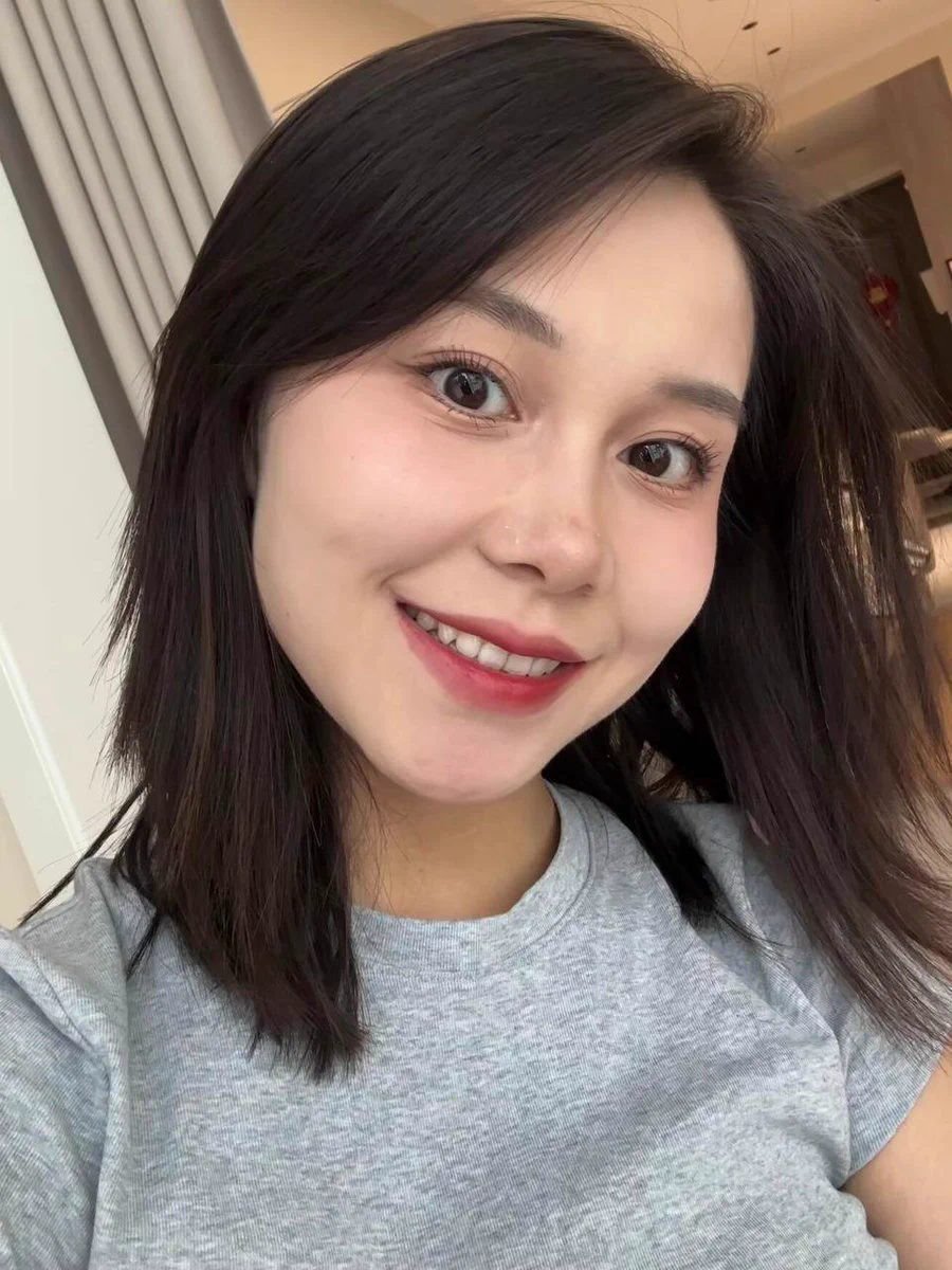 和老相好见面了，迫不及待的和他在办公室玩了次3p，事发突然，所以玩的时候感觉好刺激！！他下面还是好大，还是那么猛，我全程克制自己不发出声音，怕被外面的员工听到…想撩我的私信报名，身体健康永远第一位（同城可约） https://t.co/Xleb2V8SEd