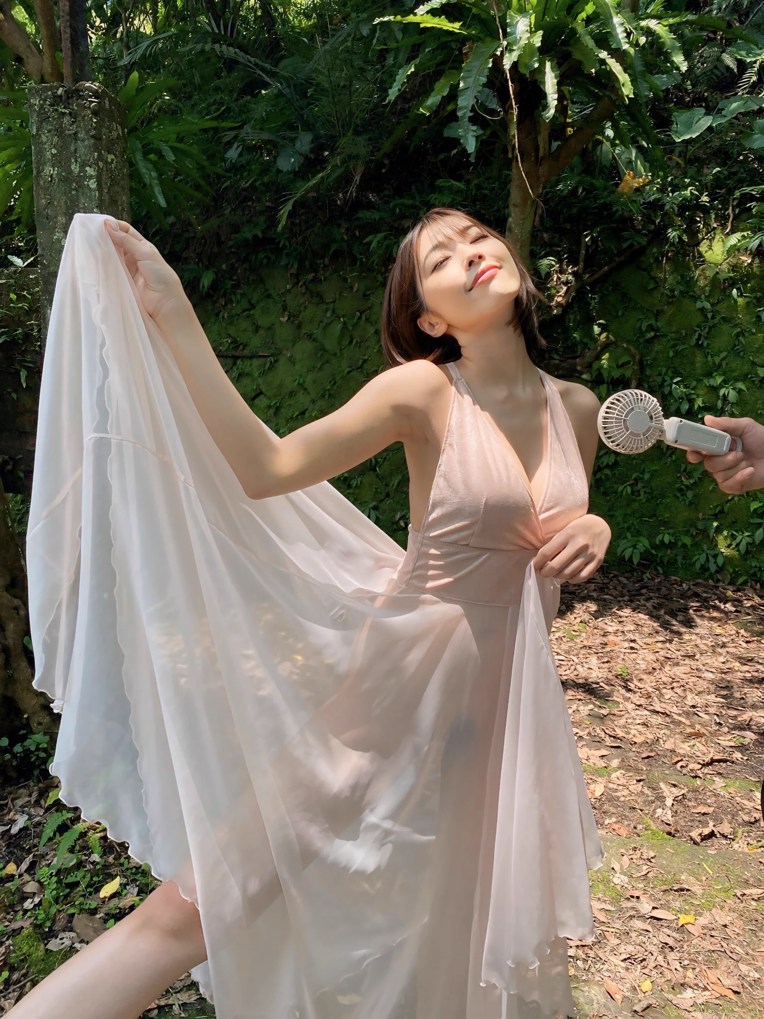 扇風機で涼んでるわたち🥺💕いや、スケスケやがな！！！！笑⬇️つばさ舞4th写真集『翼』https://t.co/hygsMBLWj6 https://t.co/ZpVzxxmLJY
