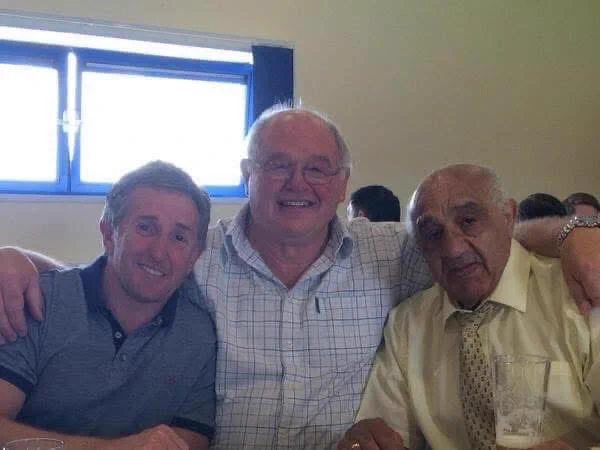 Two Welsh Legends,my favourite photo. Jonathan Davies and Billy Boston. ⁦@WalesRugbyL⁩ ⁦@RLCares⁩ ⁦@WelshRugbyUnion⁩ https://t.co/eQCWCBYVjW