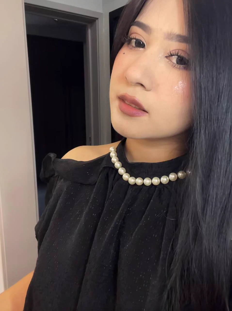 平时在外人面前穿的规规矩矩，私下里我也会穿上丝袜穿上勾引自己中意的男人，一个人在酒店有点无趣，有附近的大哥哥吗 https://t.co/Mbi1VTPo2f