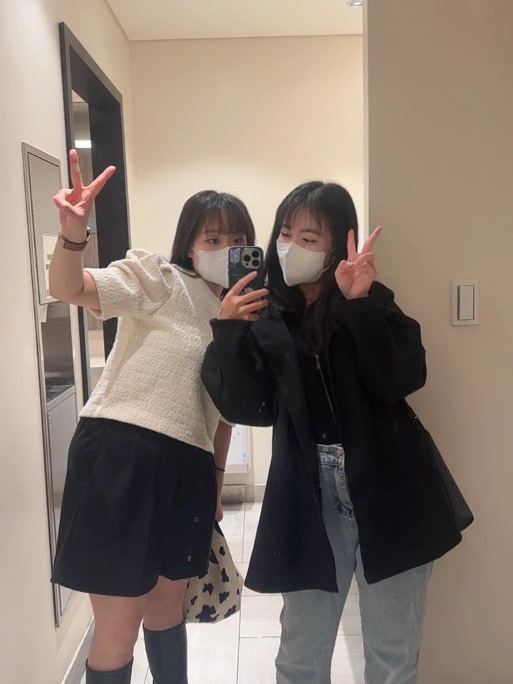 狗狗自己買了一雙鞋鞋也給閨蜜買了一雙鞋鞋新年禮物🎁閨蜜出門沒有付過錢🤣之前來連錢包都沒帶😤狗狗是金主😆謝謝一大早載狗狗去接閨蜜☺️ https://t.co/YsHhHYwxUM