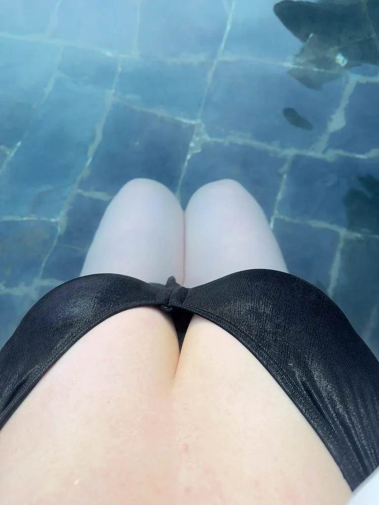 芜湖芜湖，回家啦，可以开始打游戏啦，再看一遍温泉照，什么时候才能拍双人温泉照呀，呜呜呜😭#胖mm #大码女孩 ＃胖妹妹 ＃BBW #胸 #bbw #上海bbw #巨乳@HZDS111 @ACFCDXH @tankebuluo1 @cuteeeee11 @wqganenshi_ @jimlnt1 @tbzt2024 https://t.co/bmMMwt2U4j