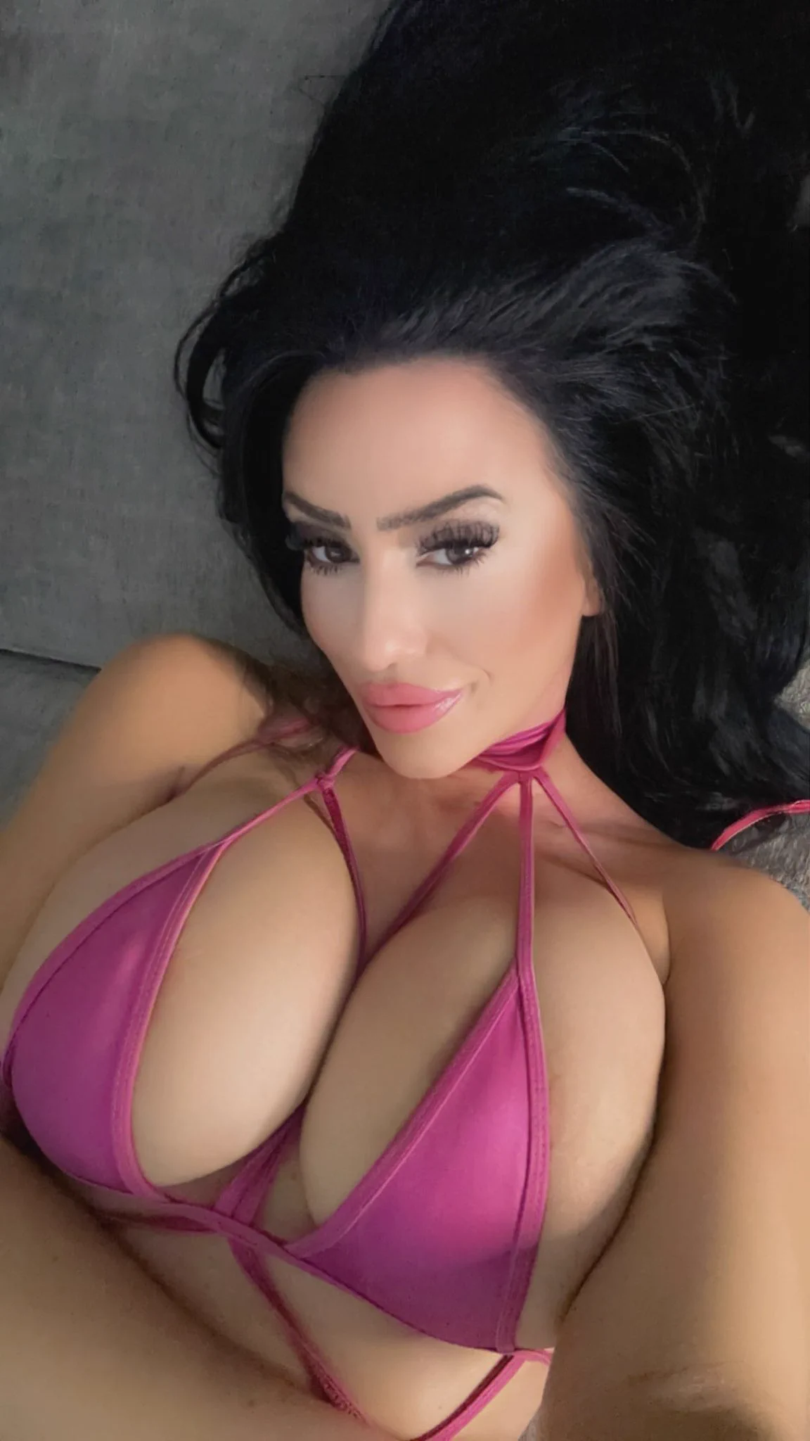 Tit wank anyone? 😈😉 https://t.co/TnhuEpKeG4