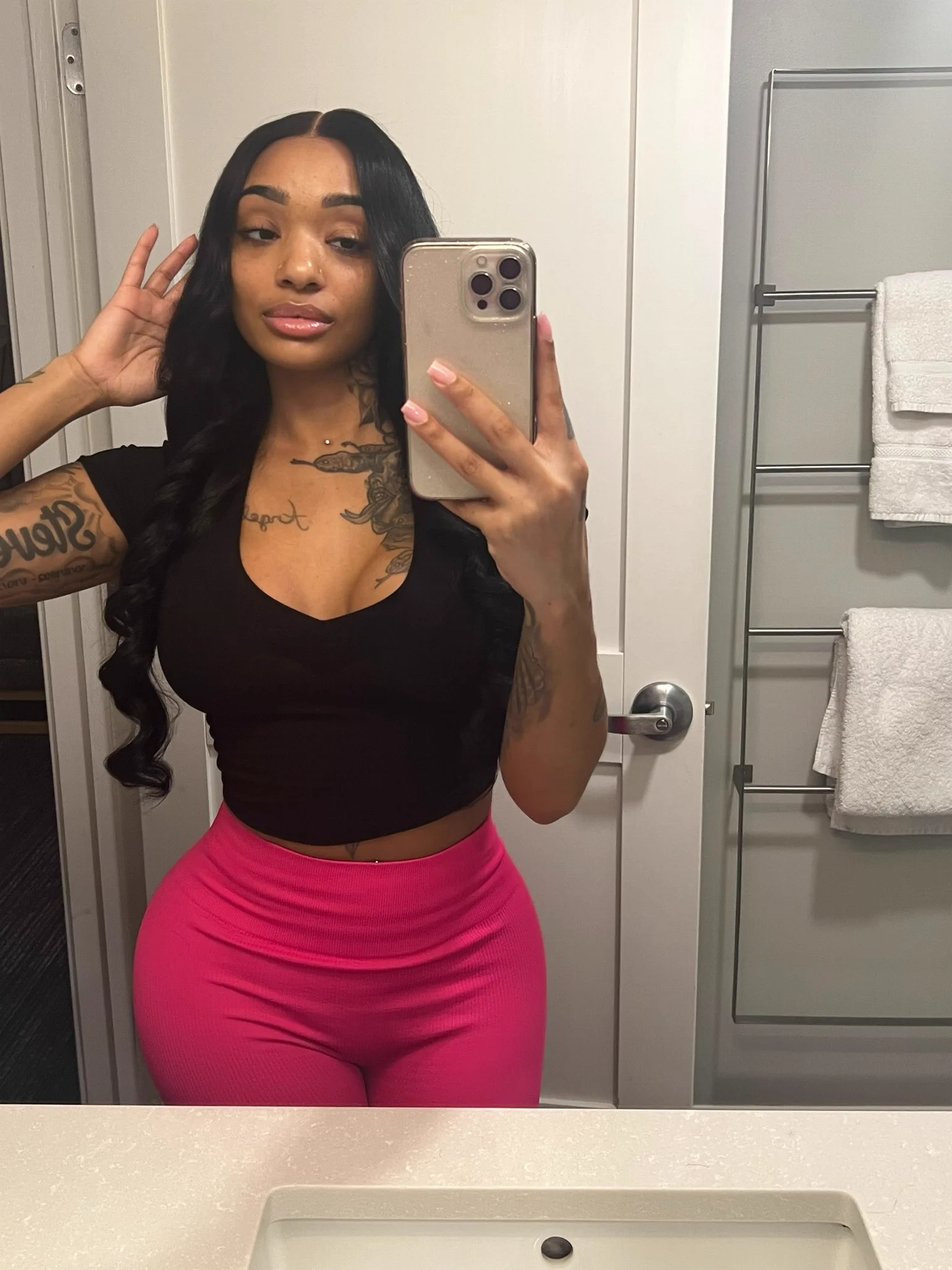 yall like me wit clothes on or naw ? https://t.co/AxZwI6uFVk