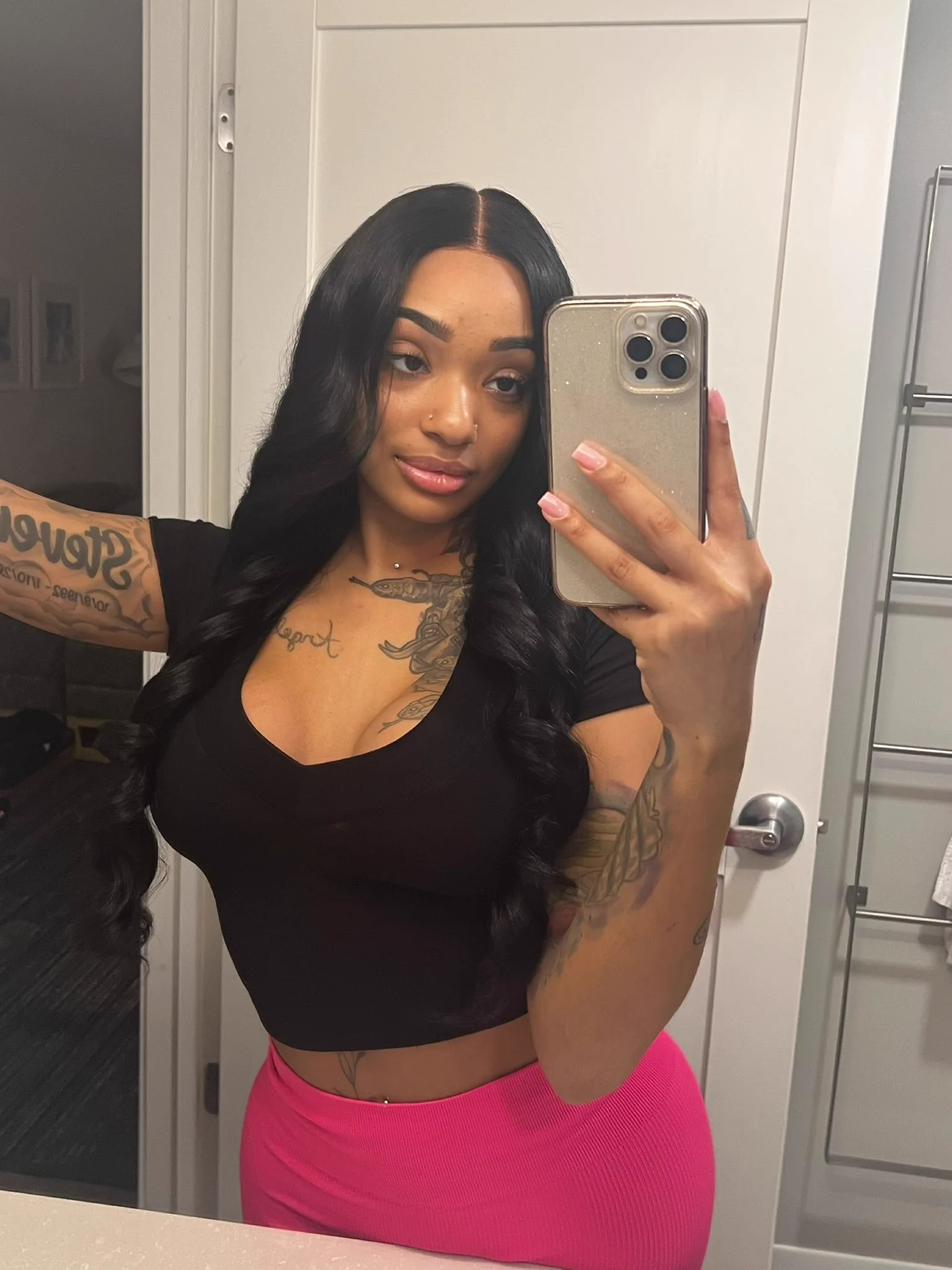 yall like me wit clothes on or naw ? https://t.co/AxZwI6uFVk