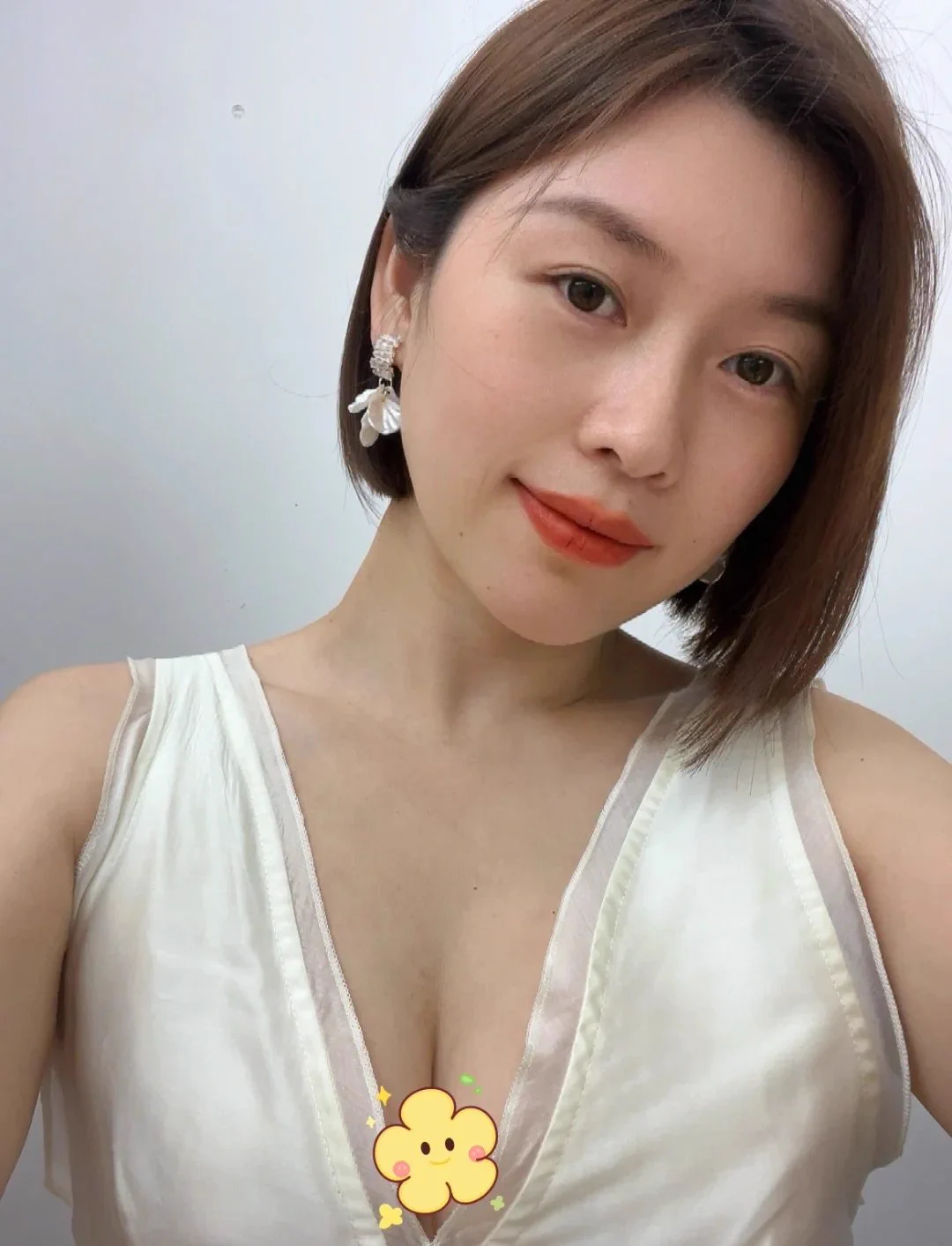 买年货真的好累呀，外面还冷… 感觉腿都走麻了，还是在家里舒服，可以躺在软软的被窝里，刷着手机～再伸个懒腰~那么有人来帮我捏捏腿吗？ https://t.co/xUJ5bjmFkk