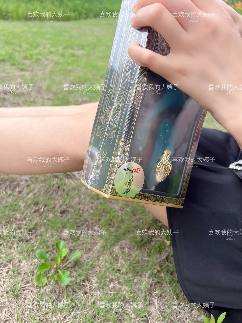 受推特的影响，那个时候马斯克还没收购推特呢，哈哈，还没走改名叫X还是喜欢twitter 🟰小蓝鸟时间2023年6月3日，也是第一次带老婆在外面，在我的百般请求下，那个时候的老婆出门基本上都是休闲装，老粉丝应该有印象和老婆第一次在公园塞入跳蛋 https://t.co/K0V1vjZ8MW
