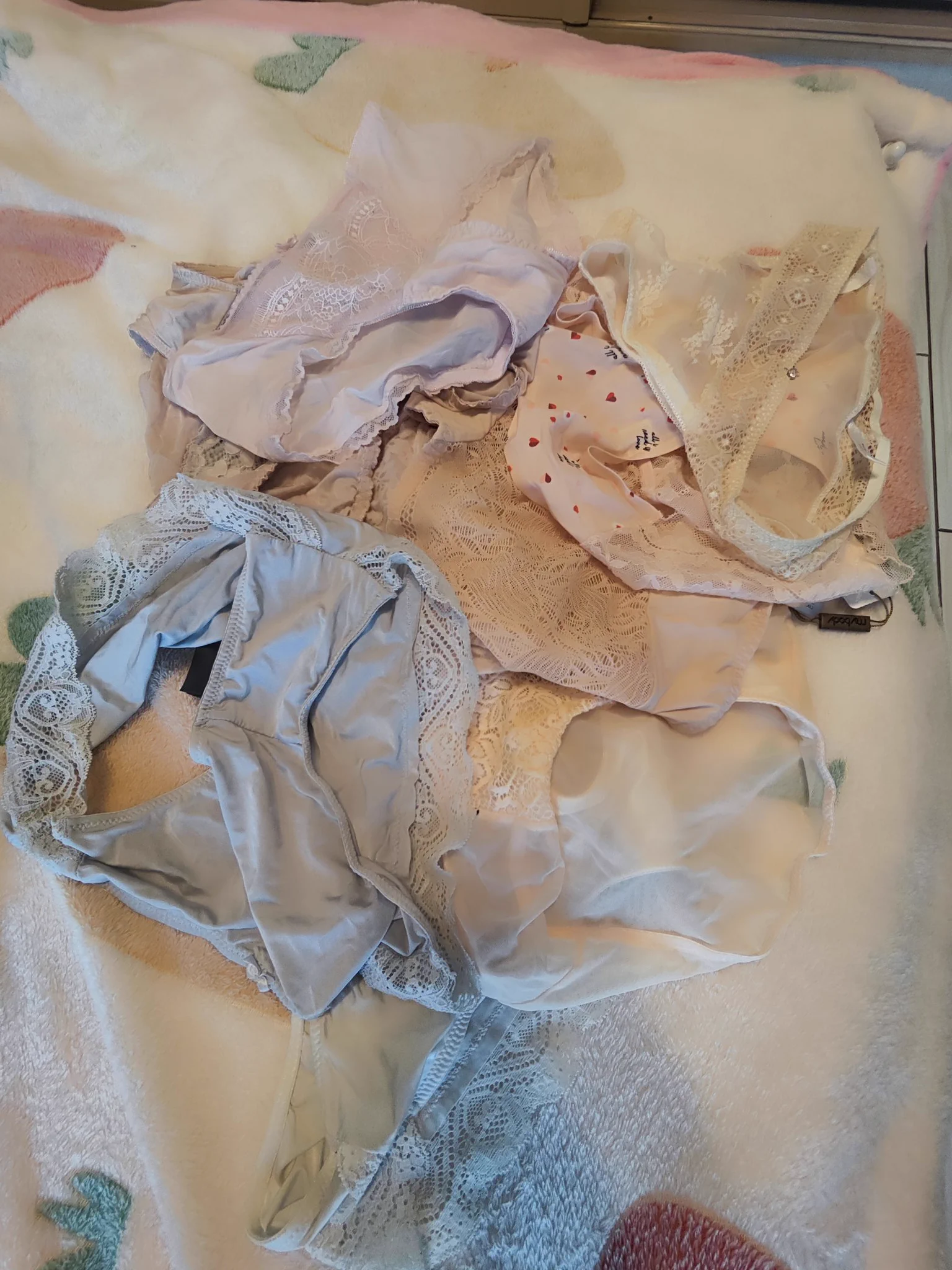 027湖北武汉同好，分享老婆的贴身衣物，丝袜内衣内裤可交换可上门保养，欢迎聊得来的同好互相上门挑选保养爆射，素质高有礼貌会聊天的优先，欢迎武汉本地同好私我报名！ https://t.co/UwFvMFibrR