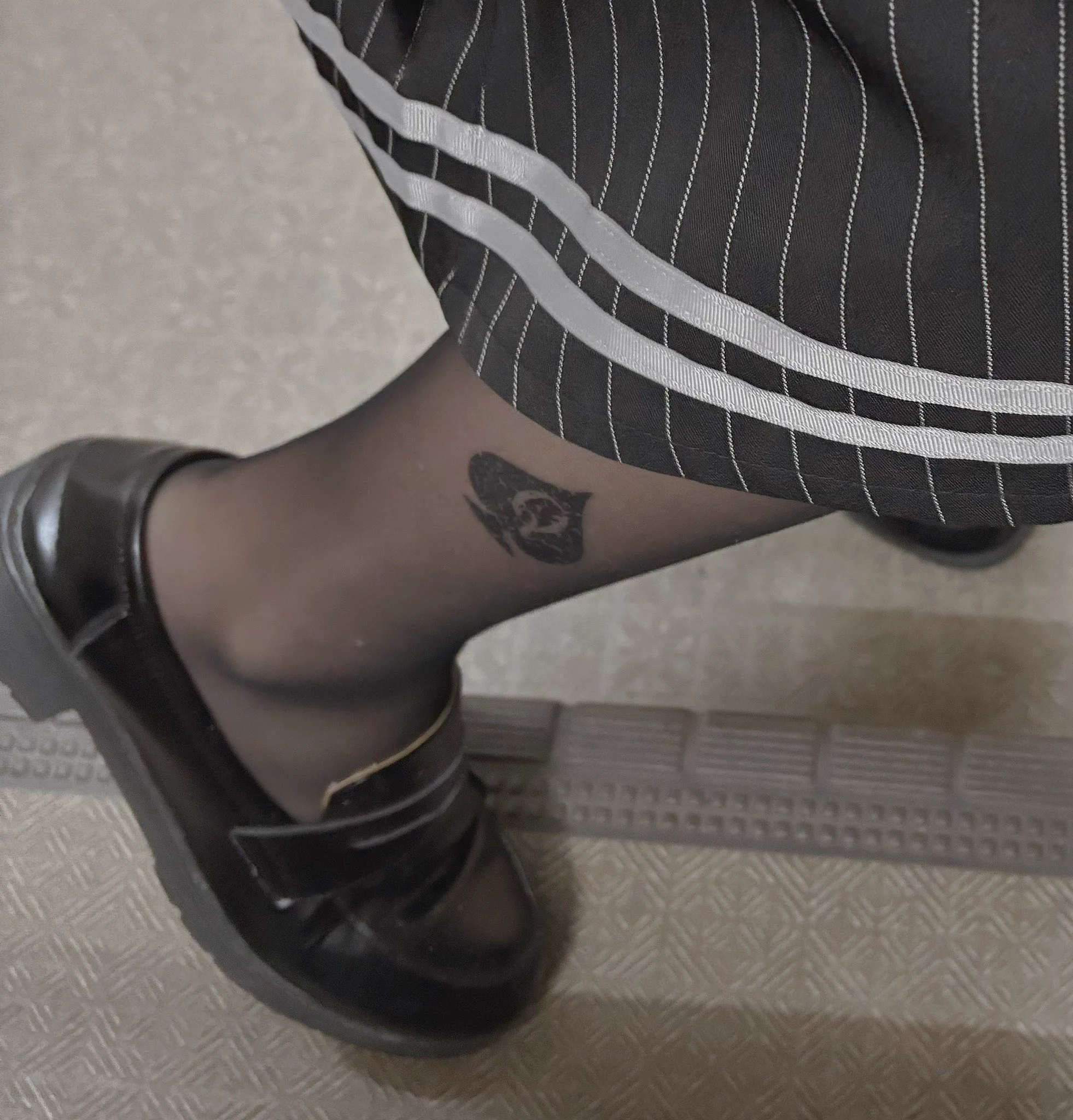 看到妈妈的黑丝皮靴👠傻逼贱狗想舔么🖤想握住自己的废物早泄的贱狗鸡巴撸的翻白眼么🖤把妈妈的黑丝酸脚臭都吸到傻逼的贱狗脑子里🖤舌头幻想舔着女神的黑丝足🖤把脑袋伸到妈妈的黑丝屁股下犯贱🖤吃着女神的脚趾~加速撸你的贱狗鸡巴🖤一定要一边犯贱一边握着小屌子撸🖤但是禁止🚫射精哦~寸死贱鸡巴 https://t.co/tgck8DbwzV