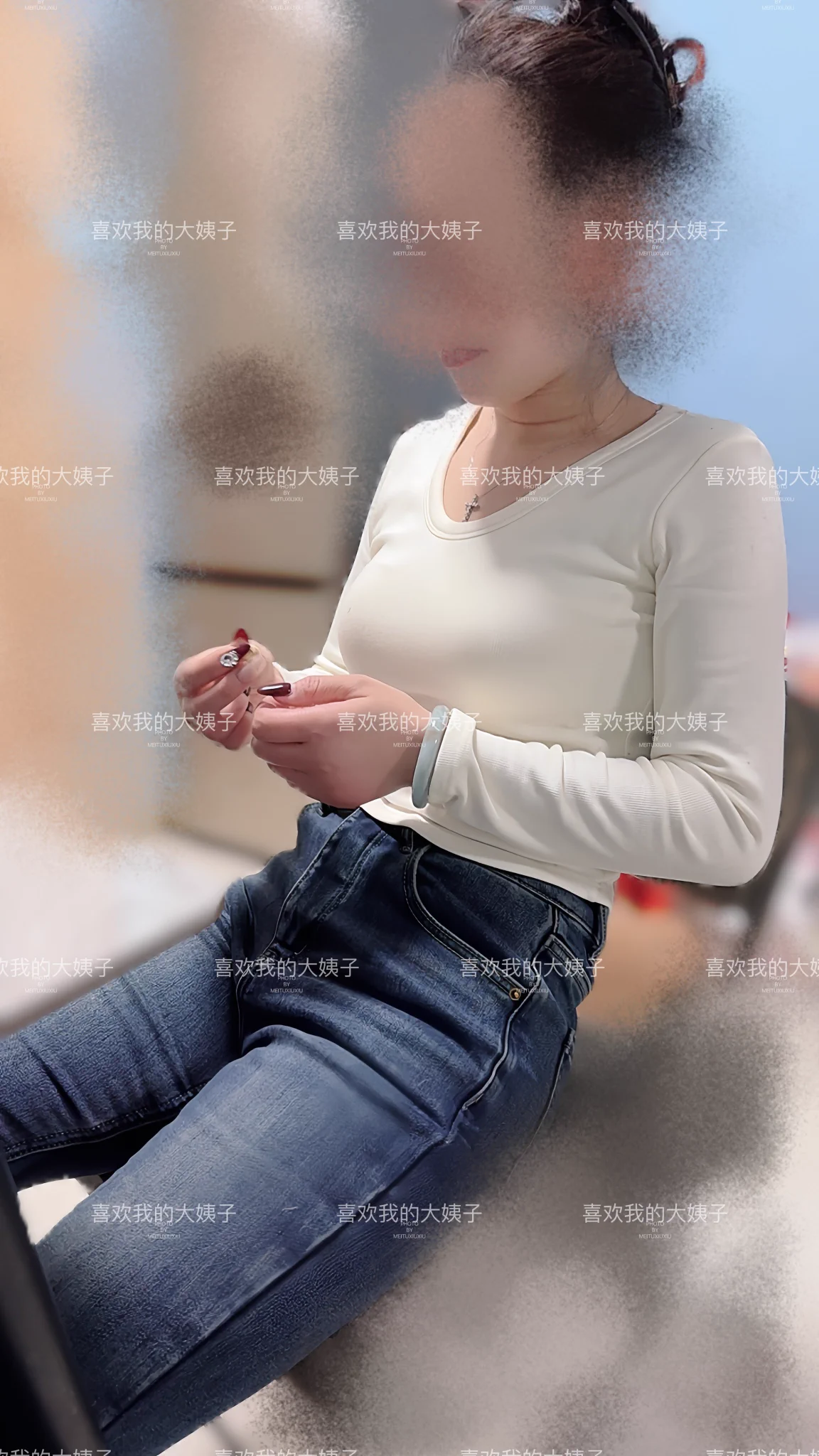 明天就是年了，一家人坐着聊天呢已经和我爸妈说好了，明天爸妈过来，今年在家里过年，大姐不孤单了 https://t.co/xEioh9AcpK