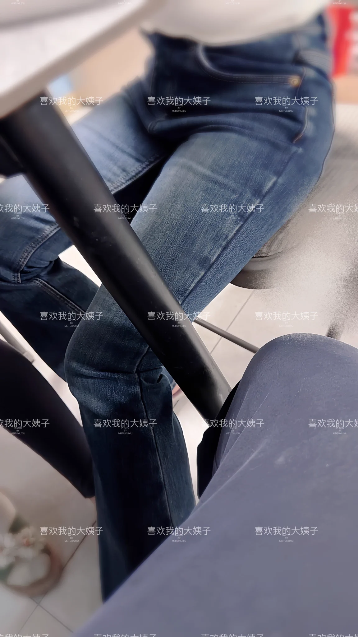 明天就是年了，一家人坐着聊天呢已经和我爸妈说好了，明天爸妈过来，今年在家里过年，大姐不孤单了 https://t.co/xEioh9AcpK