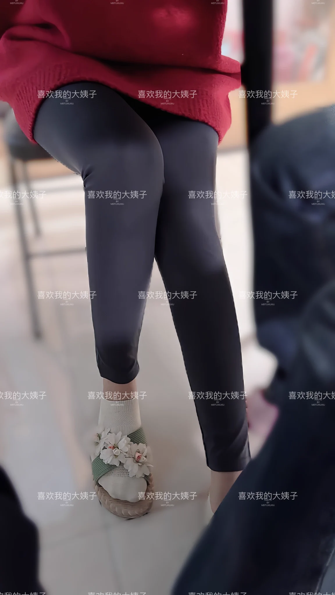 明天就是年了，一家人坐着聊天呢已经和我爸妈说好了，明天爸妈过来，今年在家里过年，大姐不孤单了 https://t.co/xEioh9AcpK