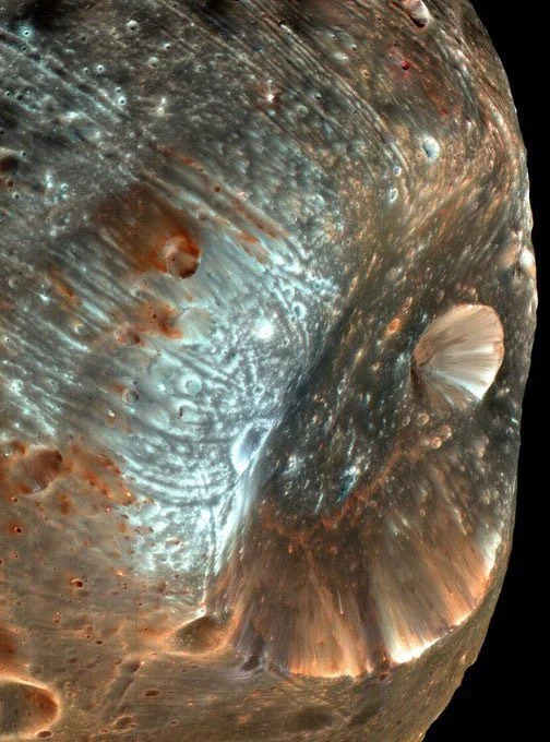 Clearest image ever taken of Phobos, a Moon of Mars. https://t.co/tkkQUzJGj6