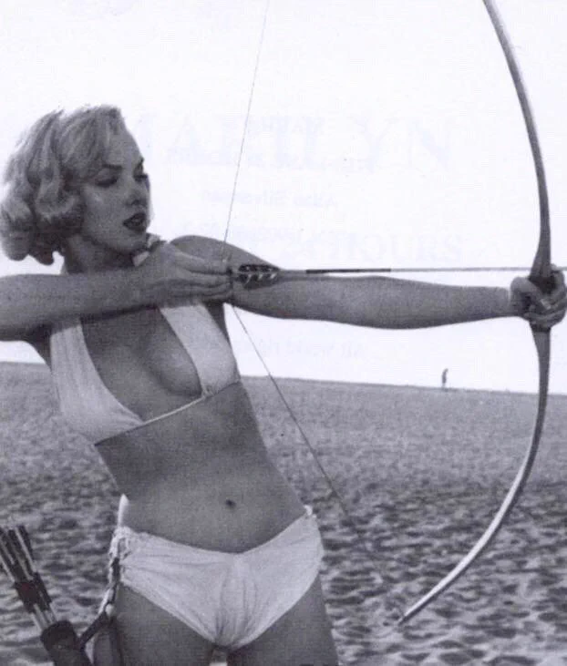 @TheCinesthetic Marilyn Monroe practicing archery, 1951. https://t.co/kEAwsPkyfA