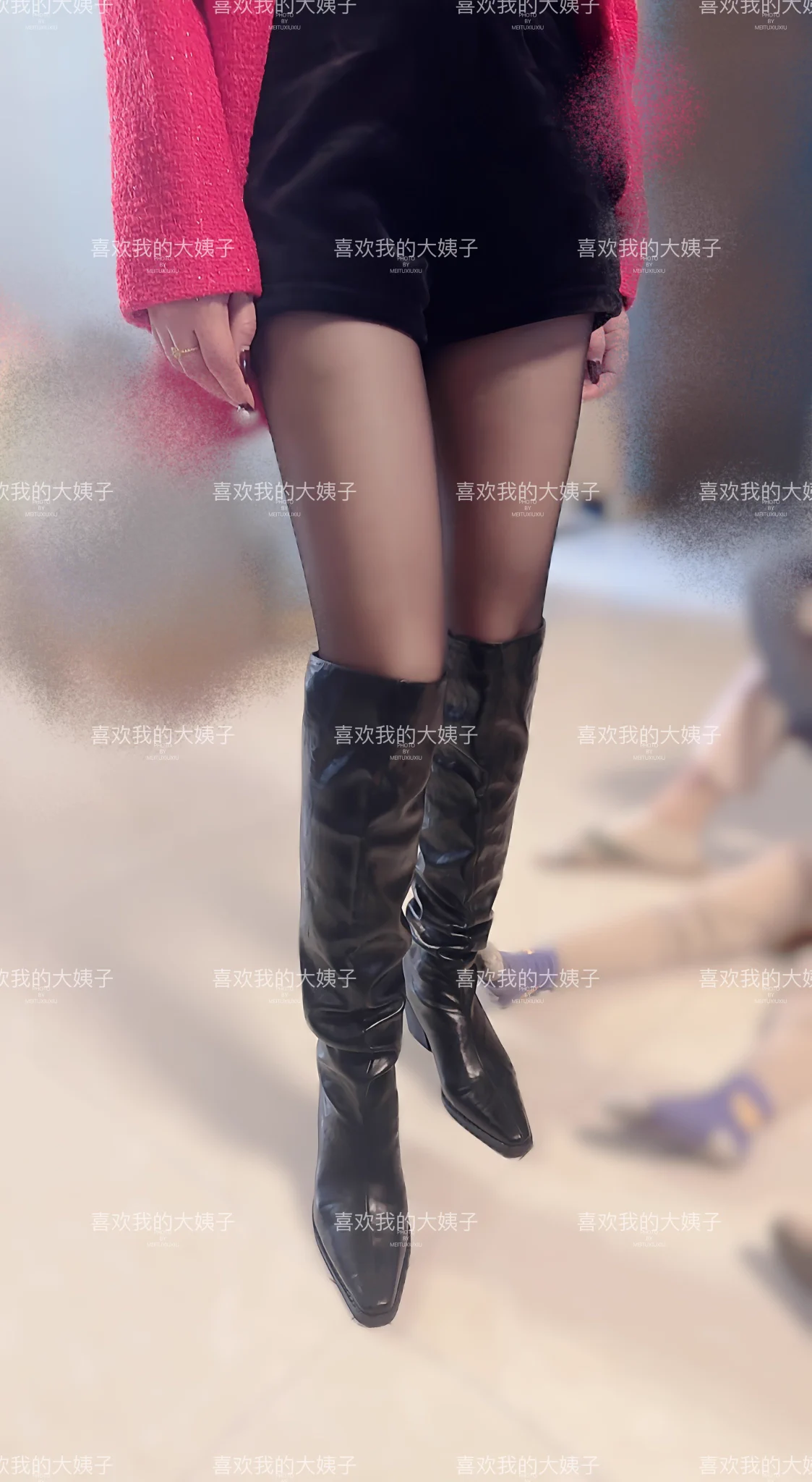 我爸妈还没来，等会才来今天没出门，我和老婆在家里玩呢大姐刚回家，去买坚果去了，然后开始准备晚饭了，晚上都喝点😁马上就到新年了，我也不会说话，不知道祝福你们什么，就祝福所有兄弟，2025年都能操到自己想操的人吧，要操的贴合实际，你们不能想操杨幂，我也想😂嘿嘿 https://t.co/AUCM3xhx4J