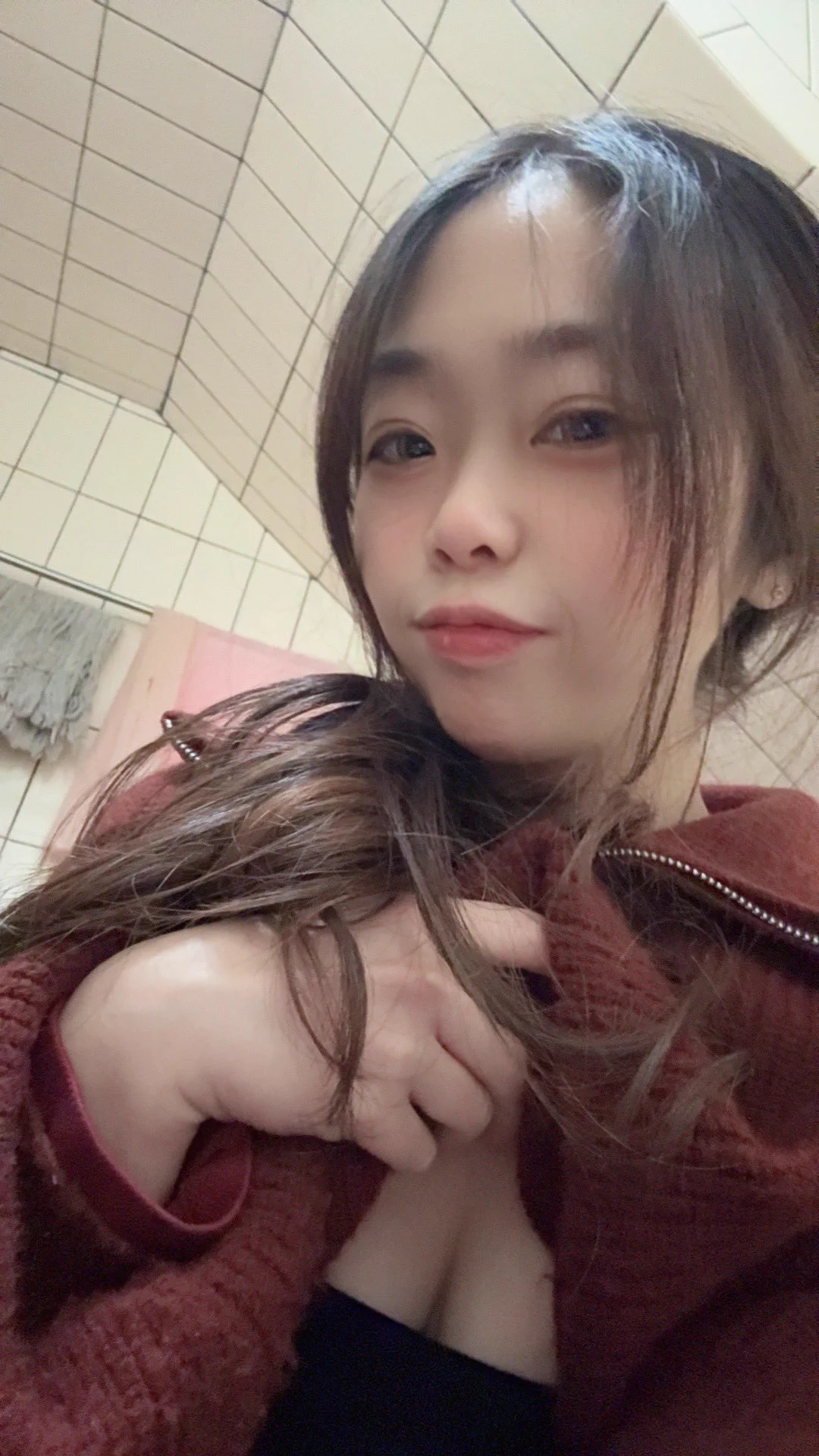 新年快樂🎉恭喜發財 😳我也好想收到紅包喔🧧🥺 https://t.co/oh30TEzKsF