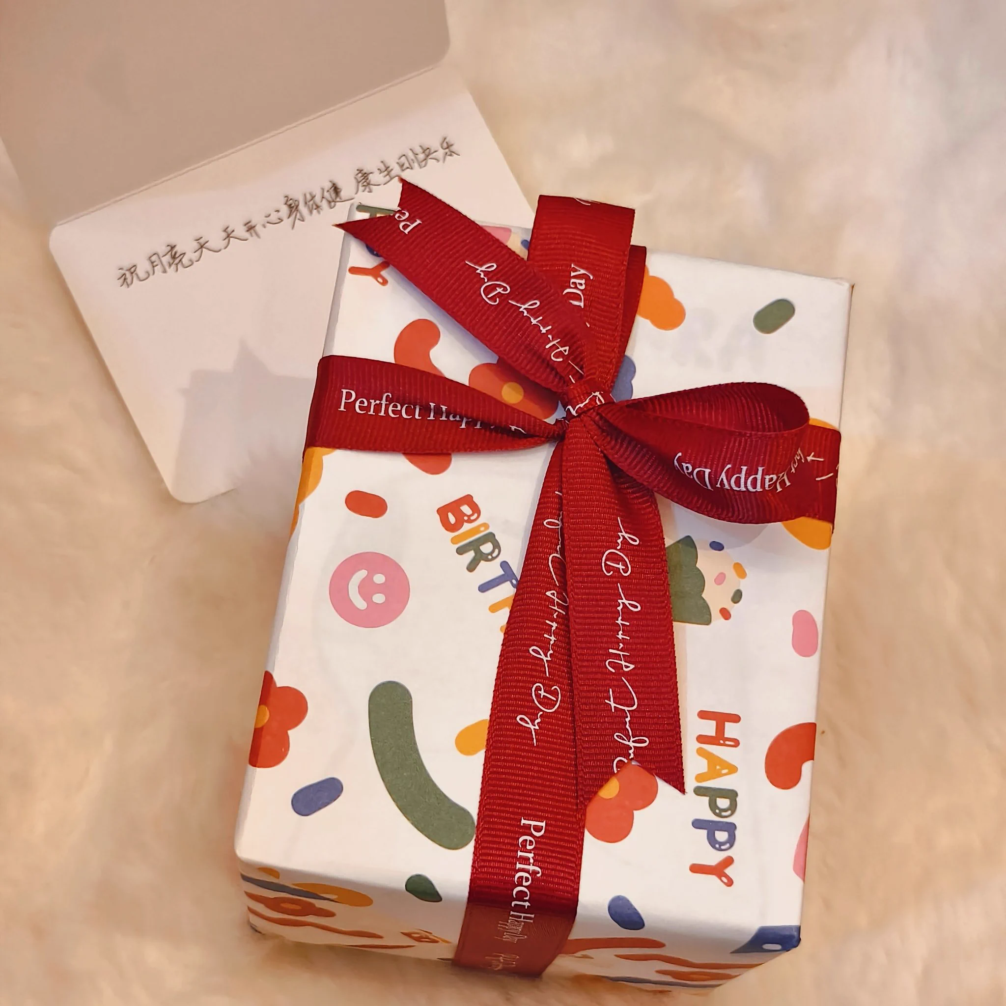 记录一下老婆送的生日礼物🎁 @Daydreamgirl99 已经是第三年了～每一年的交换礼物都很喜欢很感动，能有这么可爱的老婆是我上辈子修来的福气(๑'ᴗ')=͟͟͞͞➳🌹 https://t.co/OxfbN7X4FH