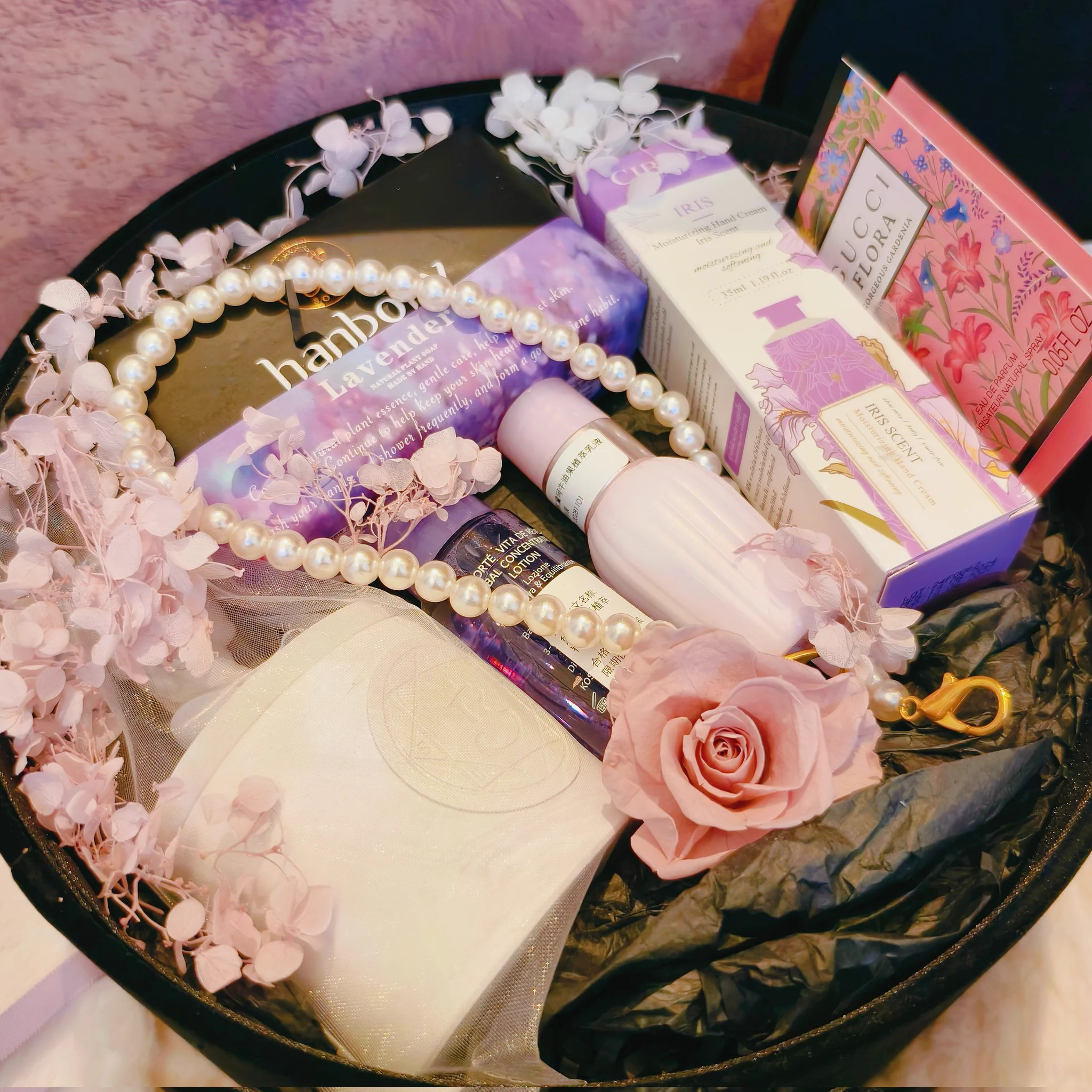 记录一下老婆送的生日礼物🎁 @Daydreamgirl99 已经是第三年了～每一年的交换礼物都很喜欢很感动，能有这么可爱的老婆是我上辈子修来的福气(๑'ᴗ')=͟͟͞͞➳🌹 https://t.co/OxfbN7X4FH