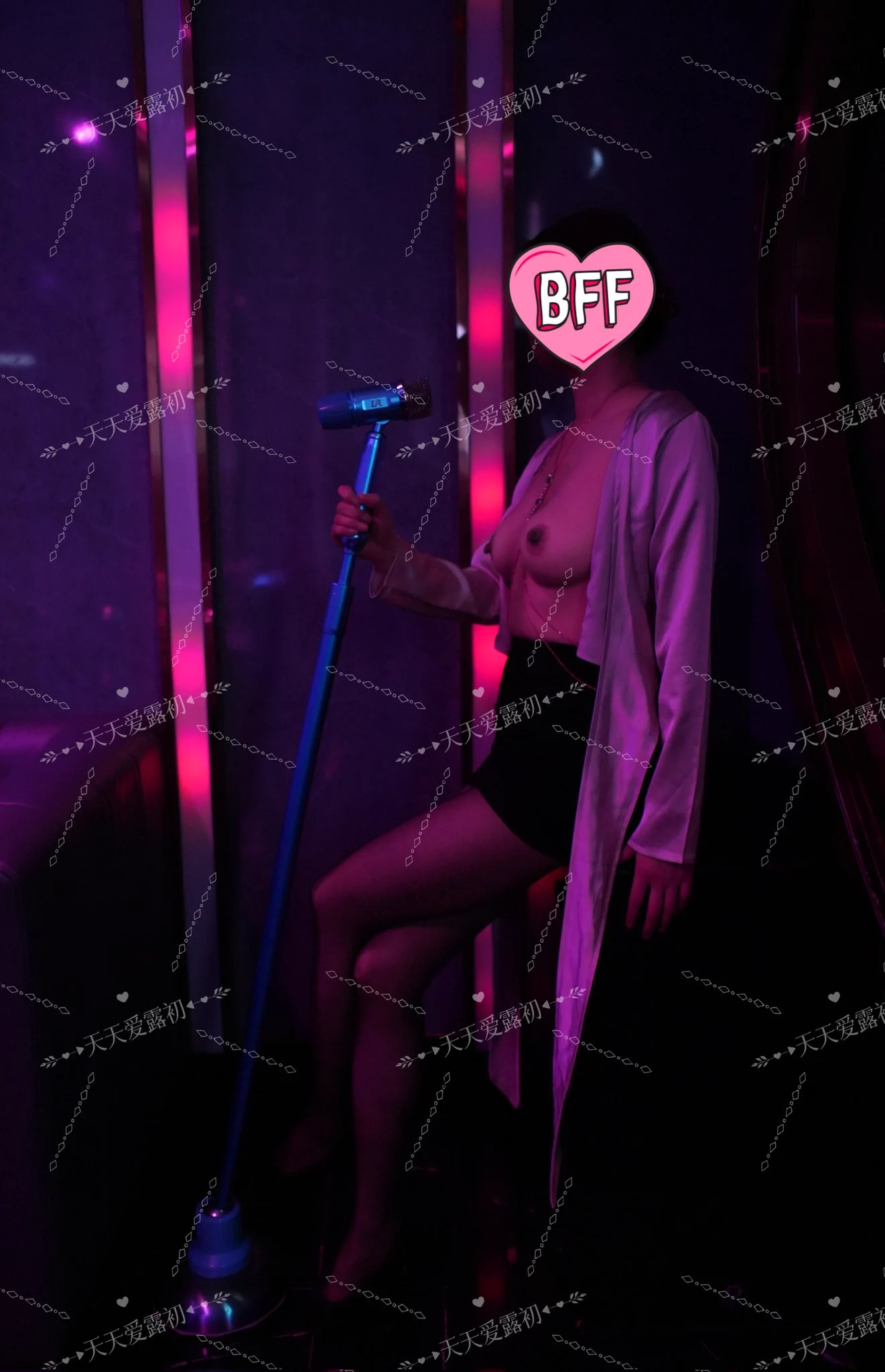 人间体验师：坐台小姐老婆已经融入了小姐的角色中，开始配合客人的玩弄，准备彻底放飞身心了。@007share @wqganenshi_ @Public_Catgirl1 @luchu888888 https://t.co/tB9EzWFpZS