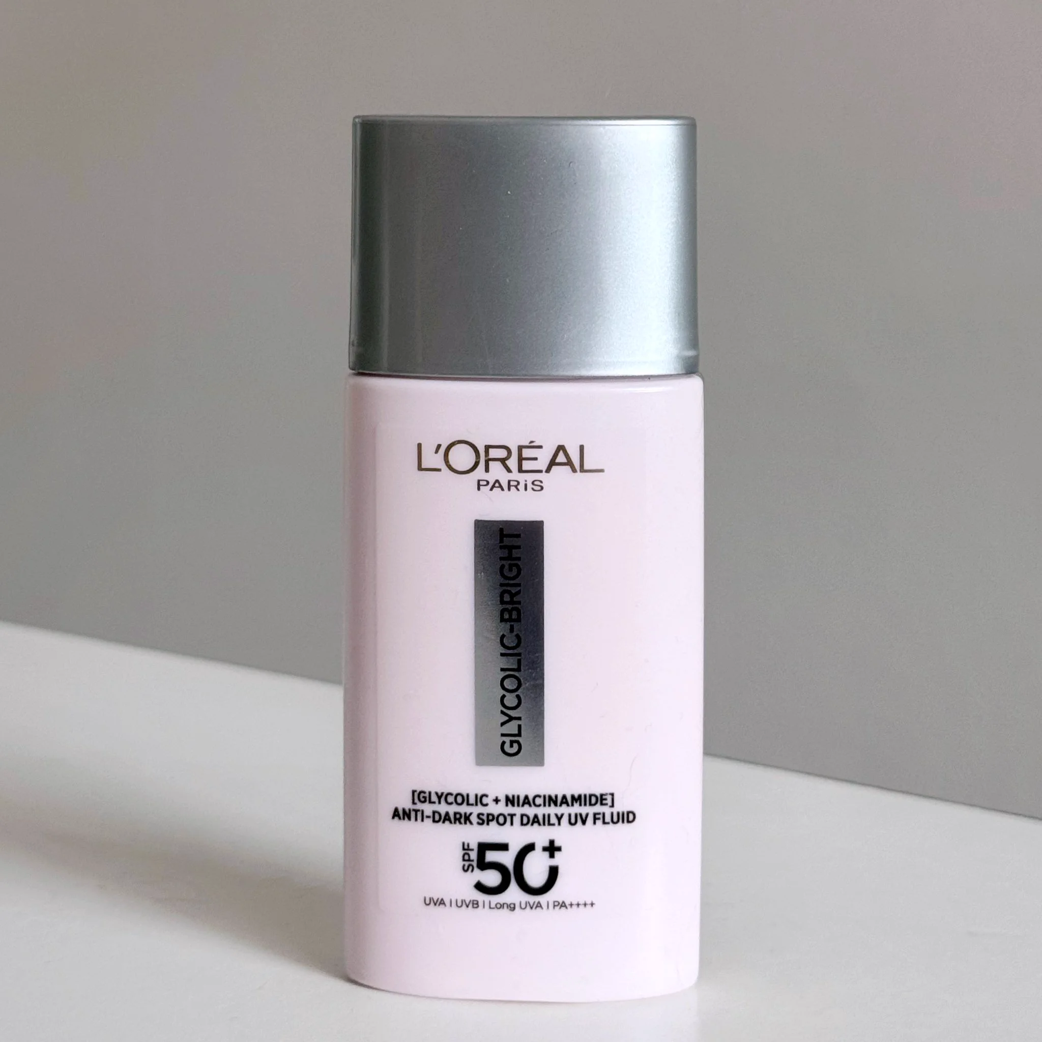 L’Oreal Paris หาทำอีกแล้วว! กันแดด กับไกลโคลิคมารวมกันจะเป็นยังไงง เป็นแบบนี้ไง เนื้อกันแดดดีมากกกก เกลี่ยง่าย เบาสบายผิว คือทั้งกันแดดทั้งช่วยลดและป้องกันจุดด่างดำอ่ะ ครบจบมากก ชอบกันแดดชีมากก#LOrealParisTH #GlycolicBrightUV https://t.co/uSOOR5kQ2j
