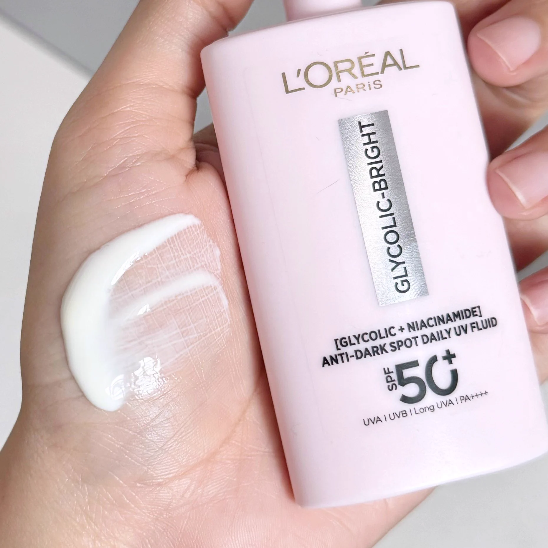 L’Oreal Paris หาทำอีกแล้วว! กันแดด กับไกลโคลิคมารวมกันจะเป็นยังไงง เป็นแบบนี้ไง เนื้อกันแดดดีมากกกก เกลี่ยง่าย เบาสบายผิว คือทั้งกันแดดทั้งช่วยลดและป้องกันจุดด่างดำอ่ะ ครบจบมากก ชอบกันแดดชีมากก#LOrealParisTH #GlycolicBrightUV https://t.co/uSOOR5kQ2j