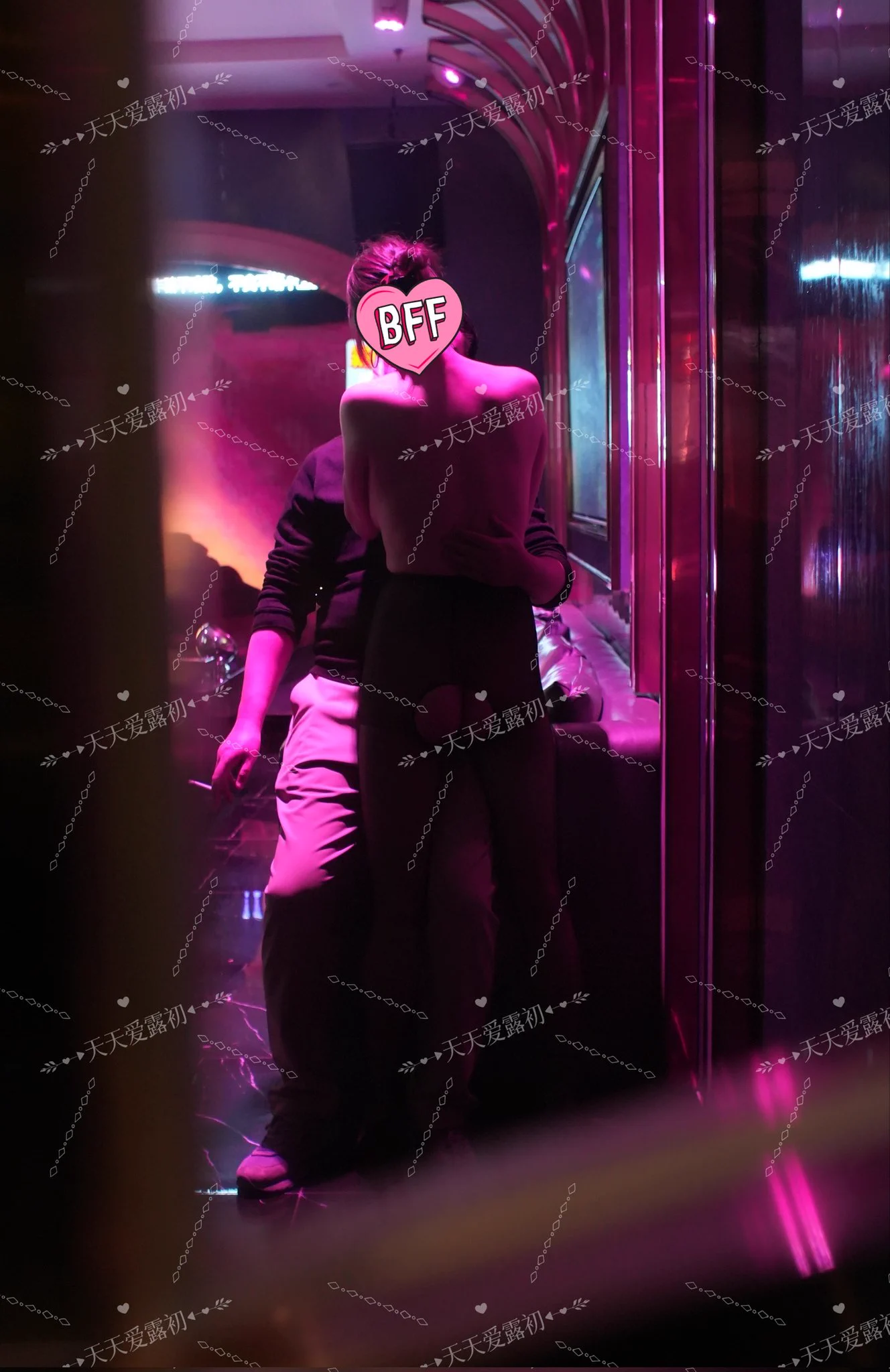人间体验师：坐台小姐我出门接了个电话，回包厢门口就发现老婆彻底放飞身心了，本次坐台小姐的体验大获成功。这次坐台小姐的体验系列告一段落了，还有什么想让我老婆体验的，评论区留言。@Fulishequ @xiaolin_577 @fuligc @youluo09 https://t.co/ETCc1iOsQb