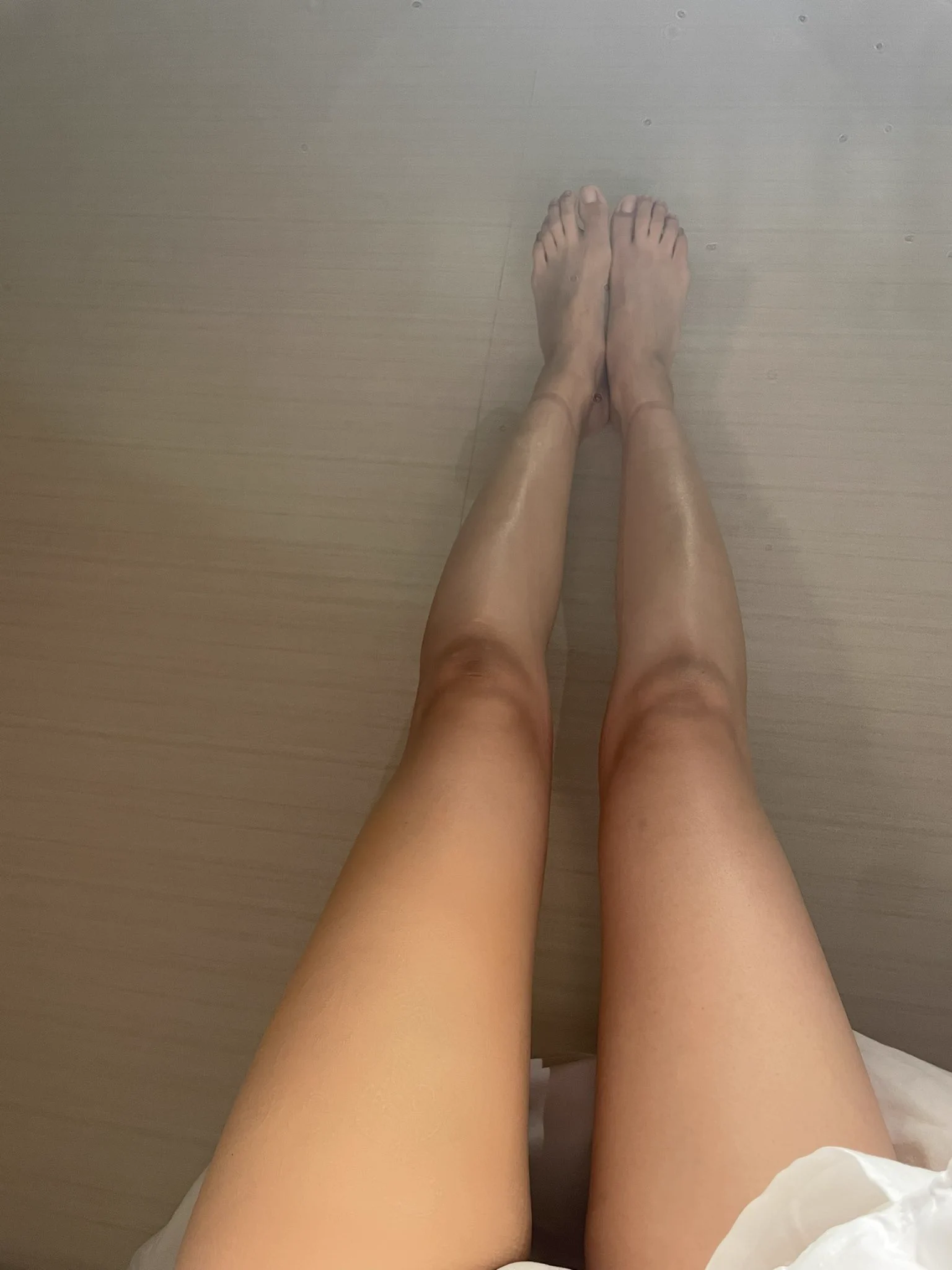 靴下の跡が残ってる😭😭😭太りやすい人ってこうなるみたい…それではおやすみなさい🛌ｽﾔｧ… https://t.co/YvipuLBelp