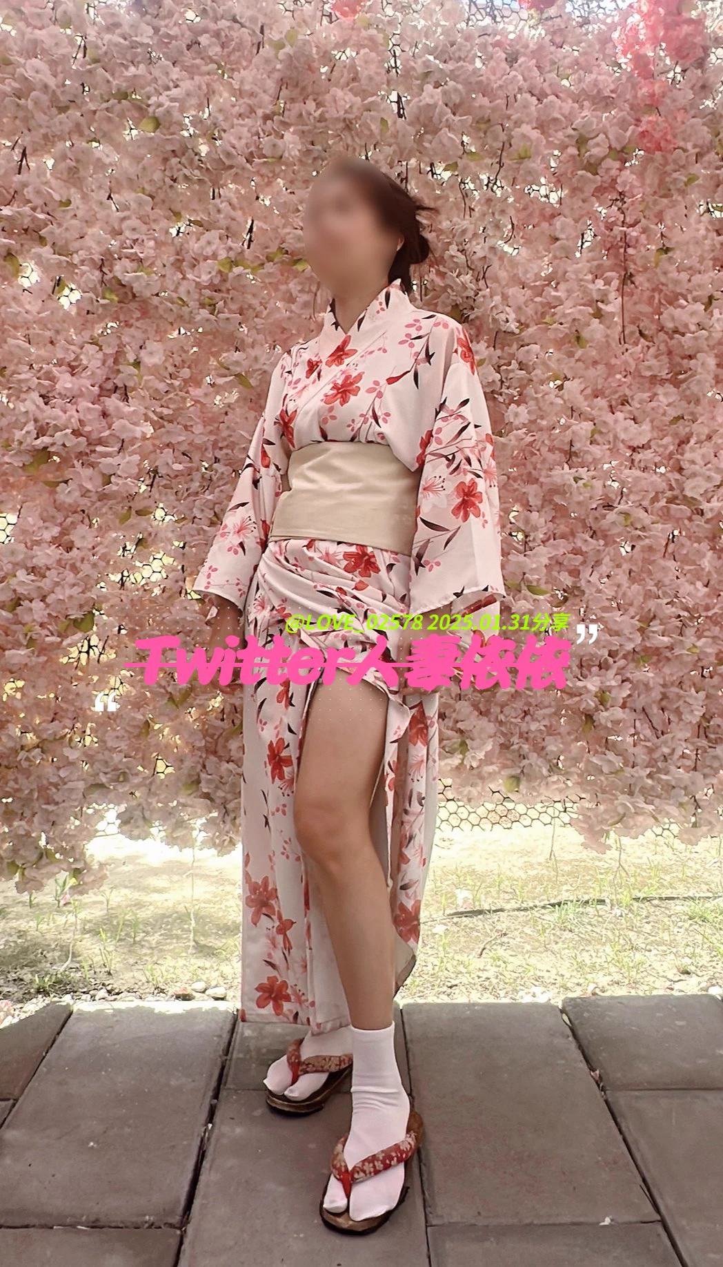 別的女生穿和服擺姿勢，拍起來都美美的很有氣質的樣子我穿和服擺的姿勢，拍起來怎麼像媽媽桑，而且感覺充滿淫騷氣息，好像在勾引男人的注意🤭@LOVE02578 依依無碼貼文區(春節無碼PO文小帳)#日式人妻 https://t.co/lk5jMpAH4l