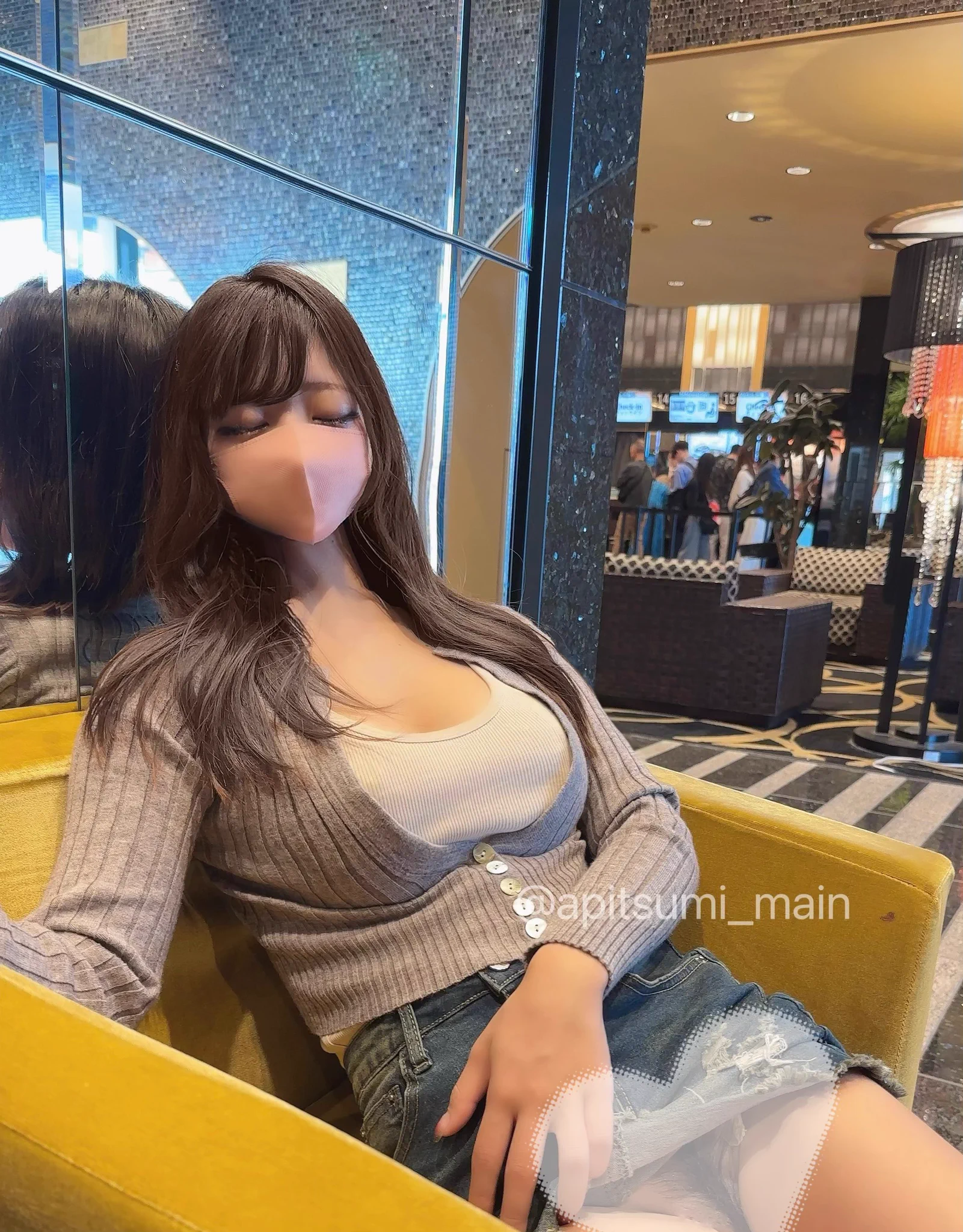 写真長押しして4Kで読み込むと何かが見えるかも、、？？ https://t.co/dcLfnbTtSe