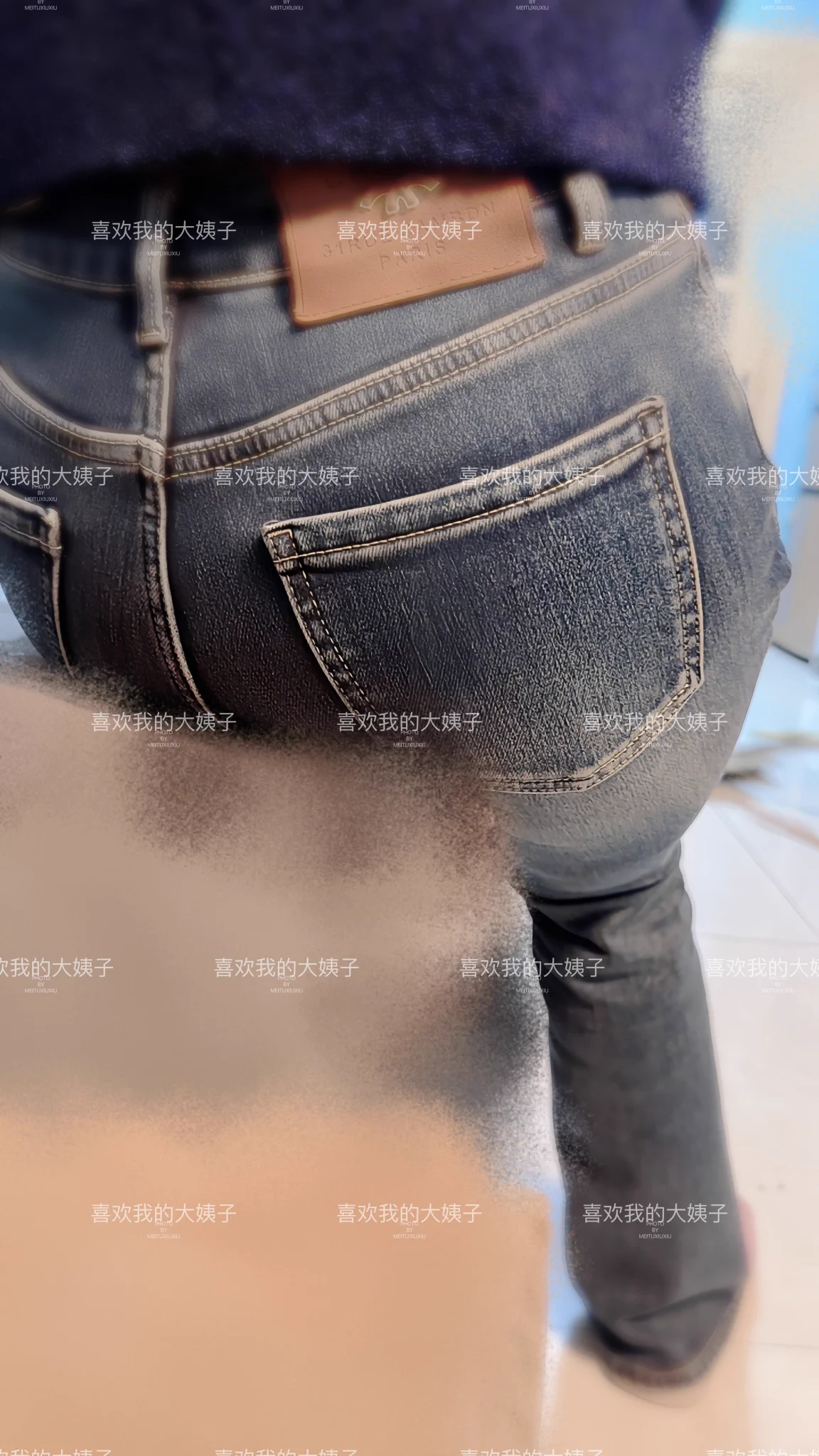 初三好兄弟们大姐刚回家，说是抖音团的劵，晚上出去吃，然后姐妹俩聊天呢，大姐说在咱妈那里住一晚上快把我唠叨死了，说我以后老了怎么办，谁来照顾我，要让我去相亲老婆说相亲多尴尬，总之大姐各种吐槽呢，我在旁边也没插嘴，我有时候在想这么拖着大姐，对大姐真的好吗，可是真的放不下舍不得 https://t.co/fizsPmMGNO