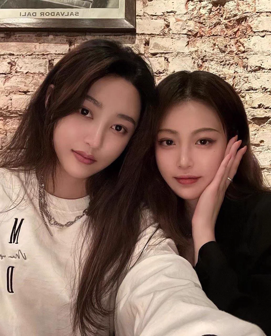 高颜值清纯大学生 丽莉 不雅露脸性爱自拍流出，温柔口交深喉很反差更多口交精品 母狗曝光 点进我主页电报投稿💌：@SexytoBaby@SexytoLady@SexytoDoll@SexytoGirl https://t.co/bltx3qfkPf