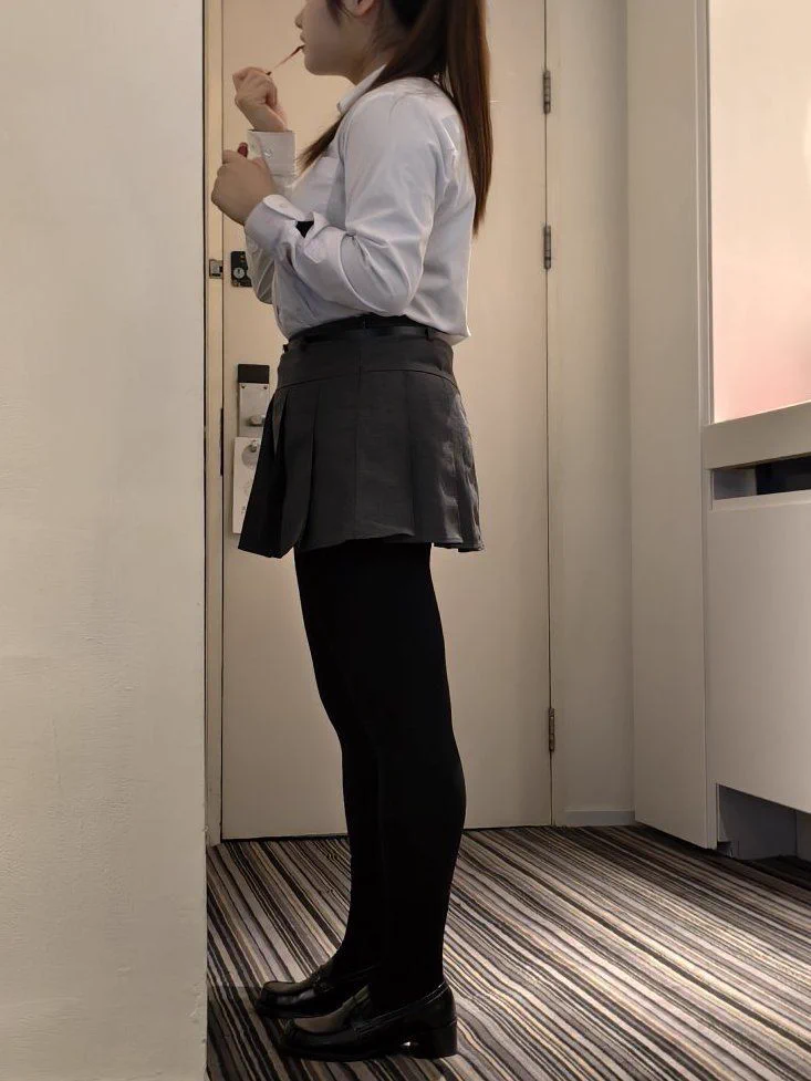 021上海绿帽老哥，坐标浦东，邀请同好上门玩jk女友的小皮鞋、长靴和丝袜，女友马上又要回来了，就这两天有空，在上海的老哥可私我报名！ https://t.co/3ikOpnIon1