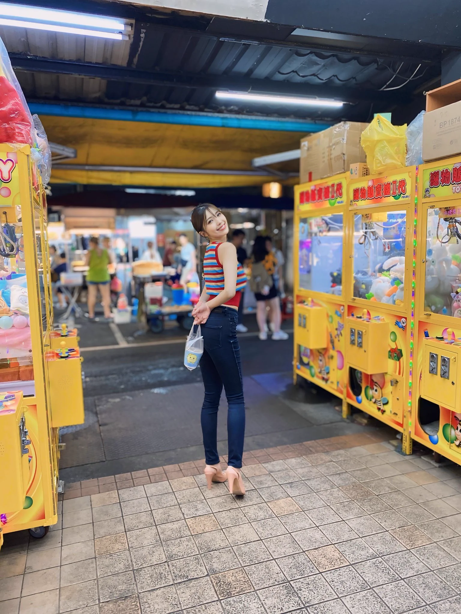 実はこのデニム！そしてトップスも！衣装さんからそのまんま貰ってん❤️今年の夏いっぱい着よ〜っと🤟( ◜ᴗ◝ )🤟⬇️つばさ舞4th写真集『翼』 絶賛発売中！https://t.co/9Y5xhfurZV https://t.co/AtsDxIM5l0