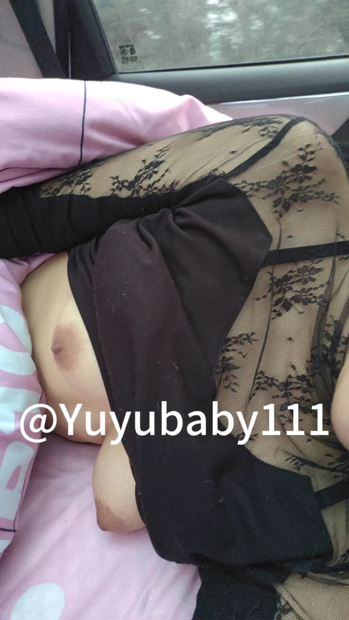 在高速上实在受不了了，把衣服脱了在座位上拿假jb插小穴，旁边的车要是看见了能不能加入操死小母狗呢@SexytoBaby@SexytoLady@SexytoDoll@SexytoGirl https://t.co/cFLJcDk6XQ